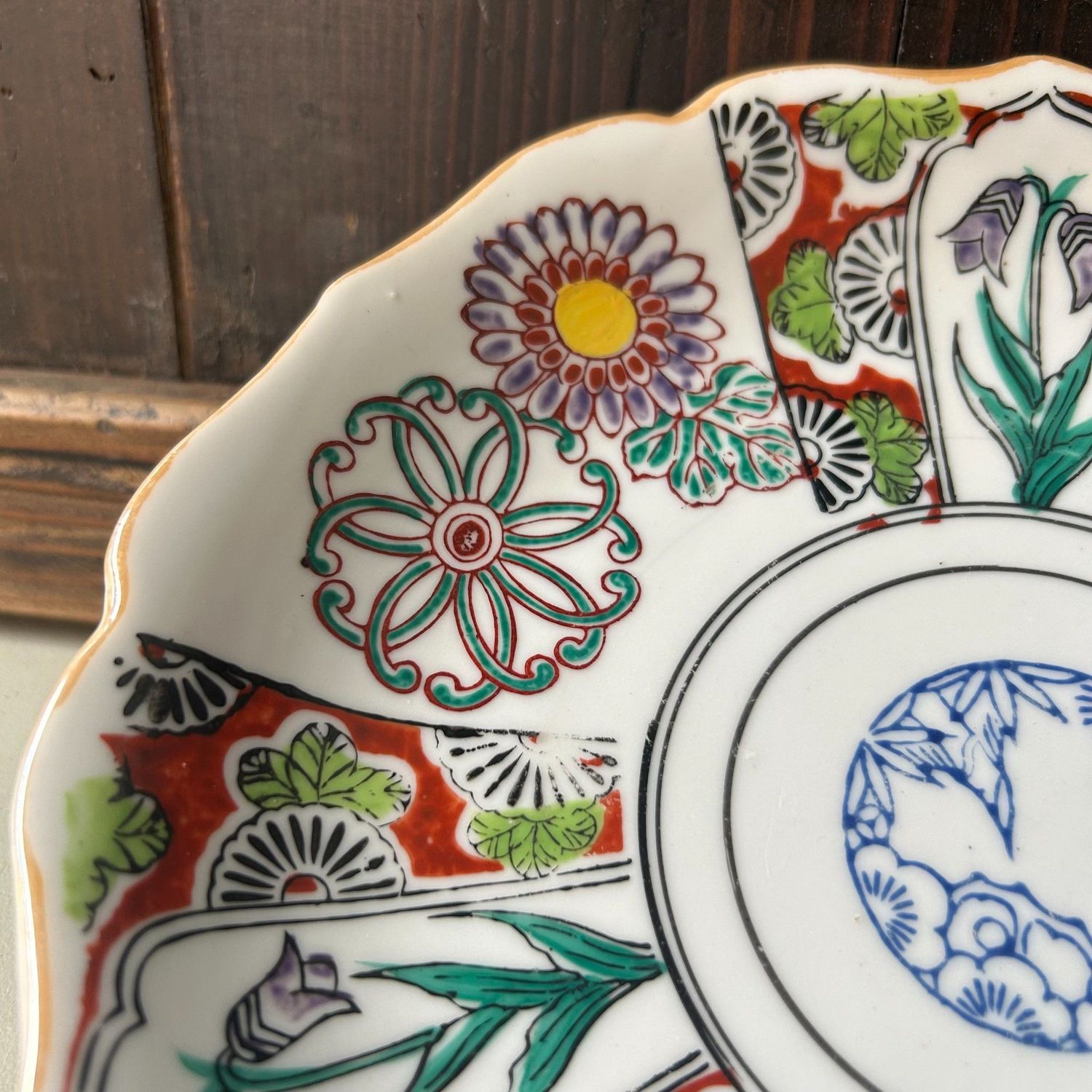 Authentic Japanese Imari Plate – Floral Decoration, ca. 1920