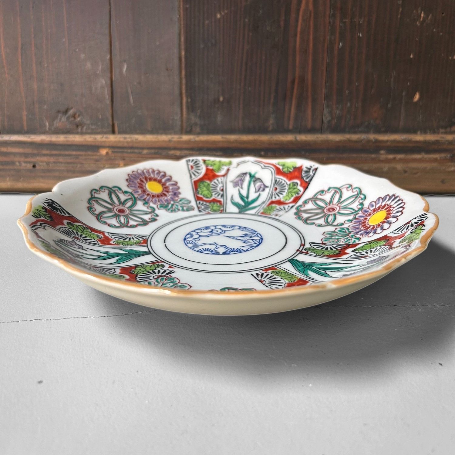 Authentic Japanese Imari Plate – Floral Decoration, ca. 1920