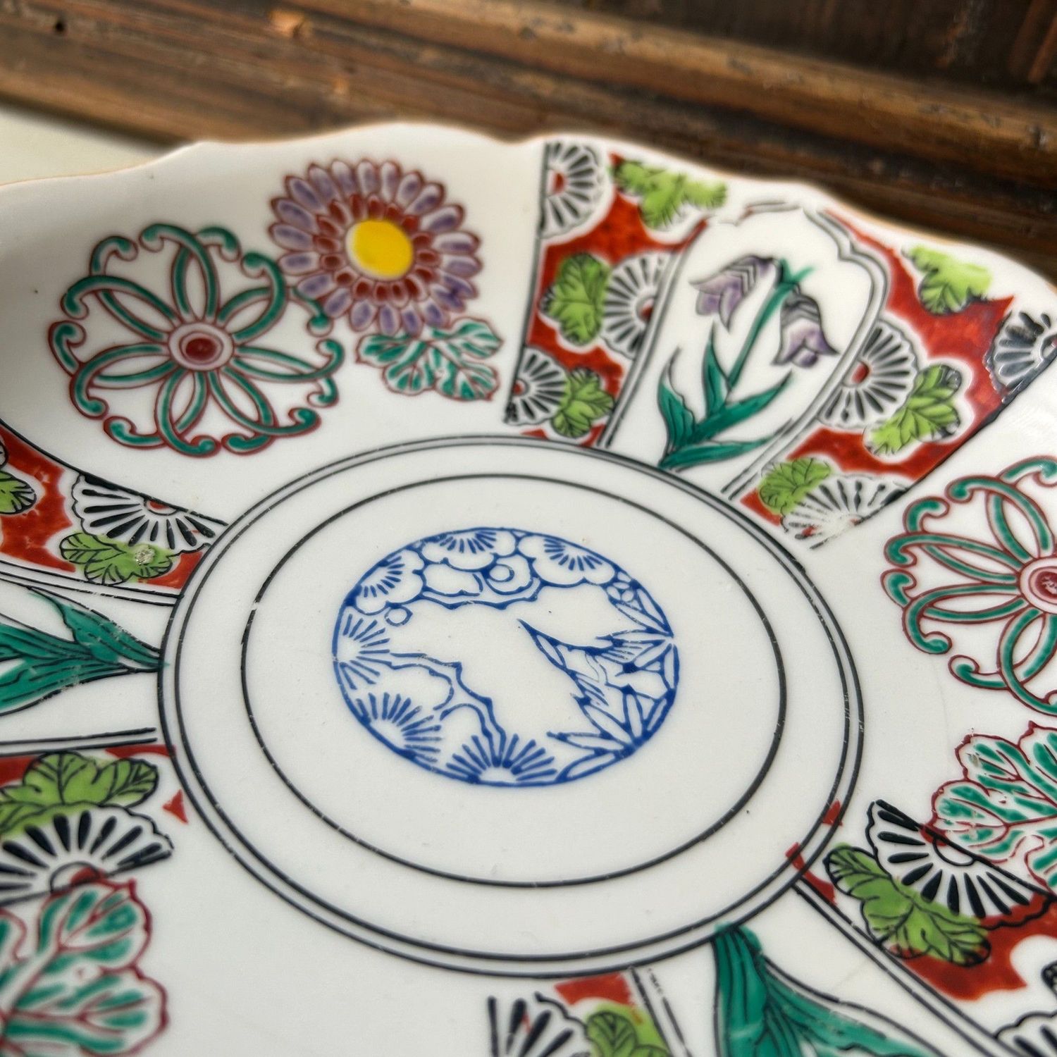 Authentic Japanese Imari Plate – Floral Decoration, ca. 1920