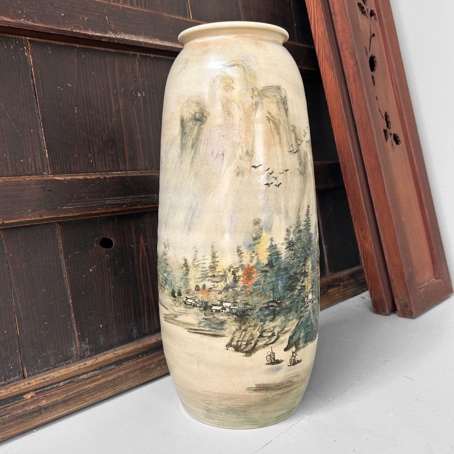 Handgeschilderde Chinese Landschapsvaas – Poëtisch Bergdecor, 1960