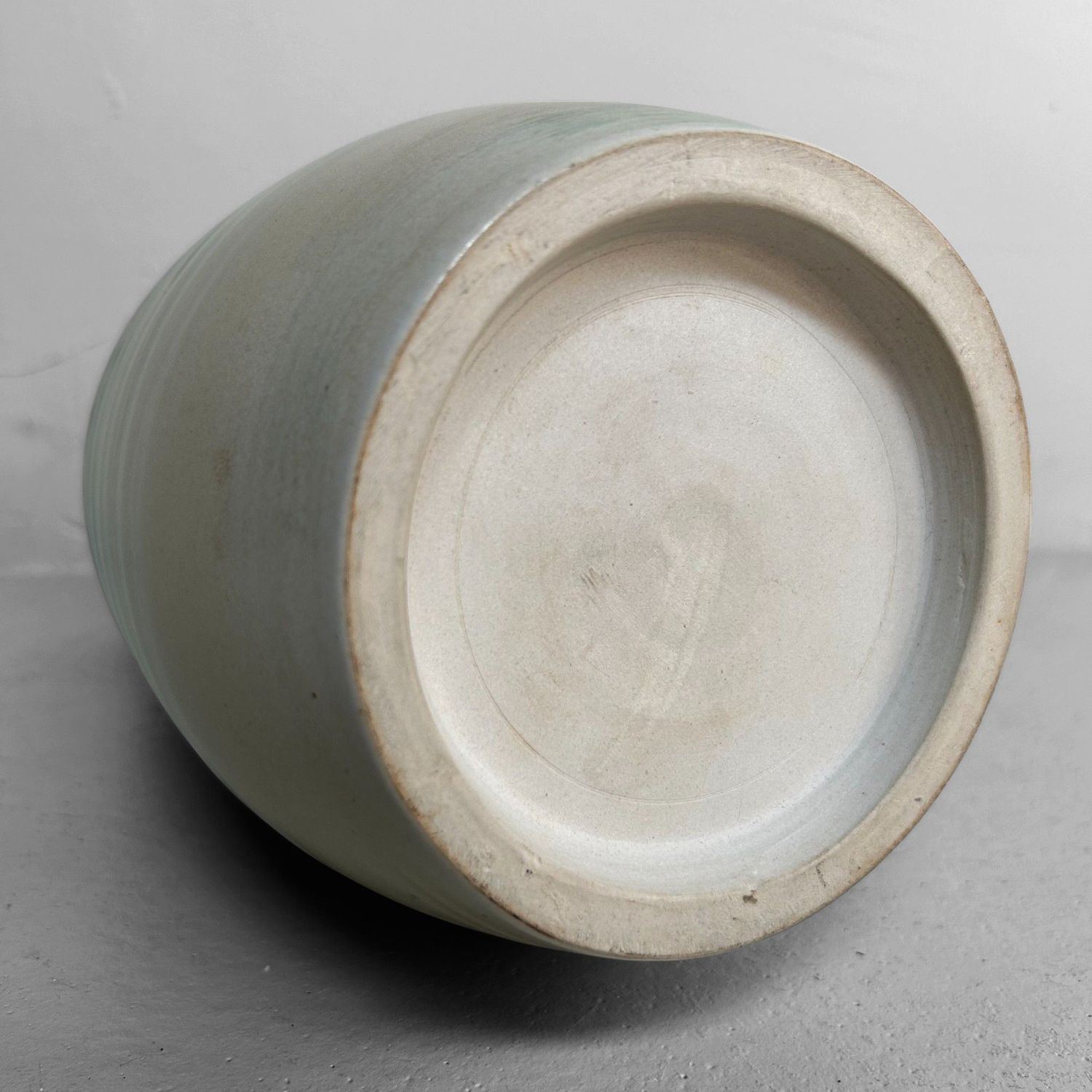 Handgeschilderde Chinese Landschapsvaas – Poëtisch Bergdecor, 1960