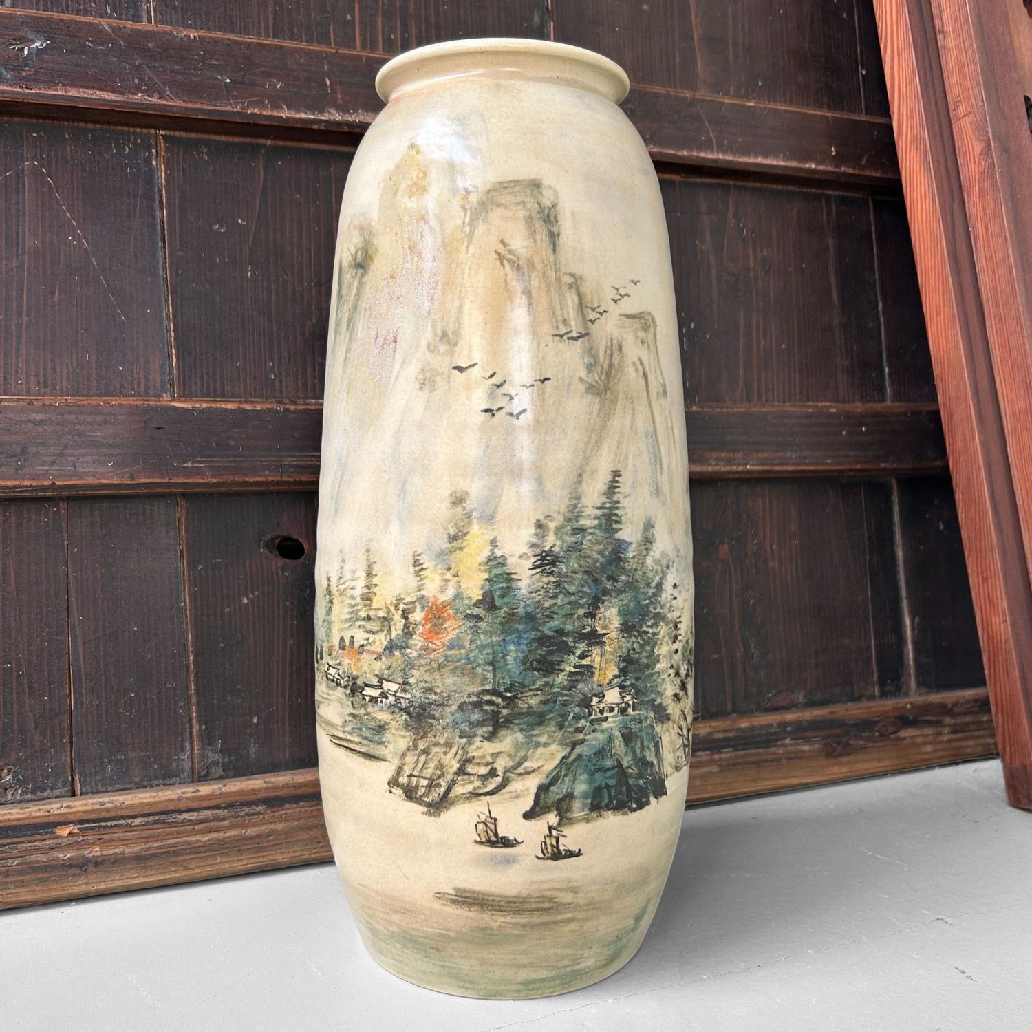 Handgeschilderde Chinese Landschapsvaas – Poëtisch Bergdecor, 1960