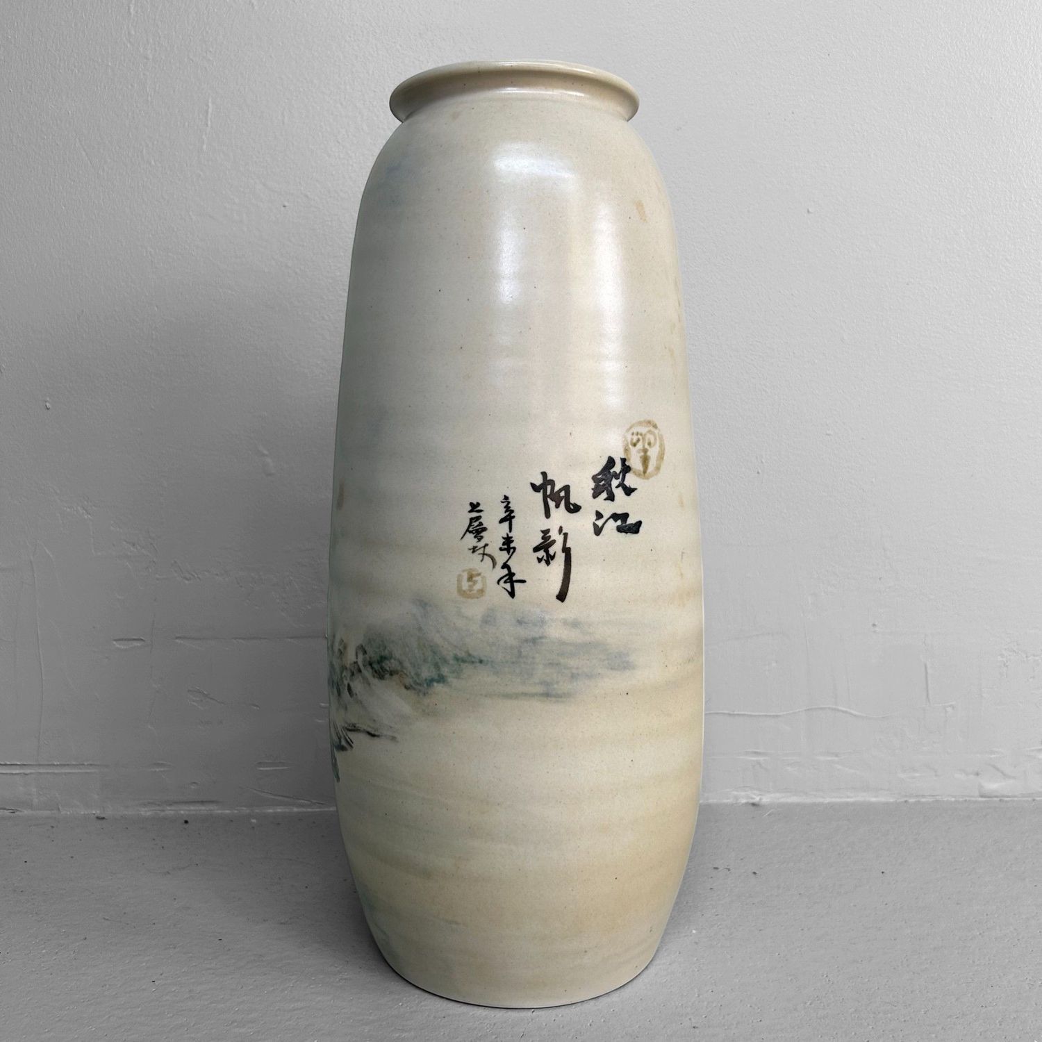 Handgeschilderde Chinese Landschapsvaas – Poëtisch Bergdecor, 1960