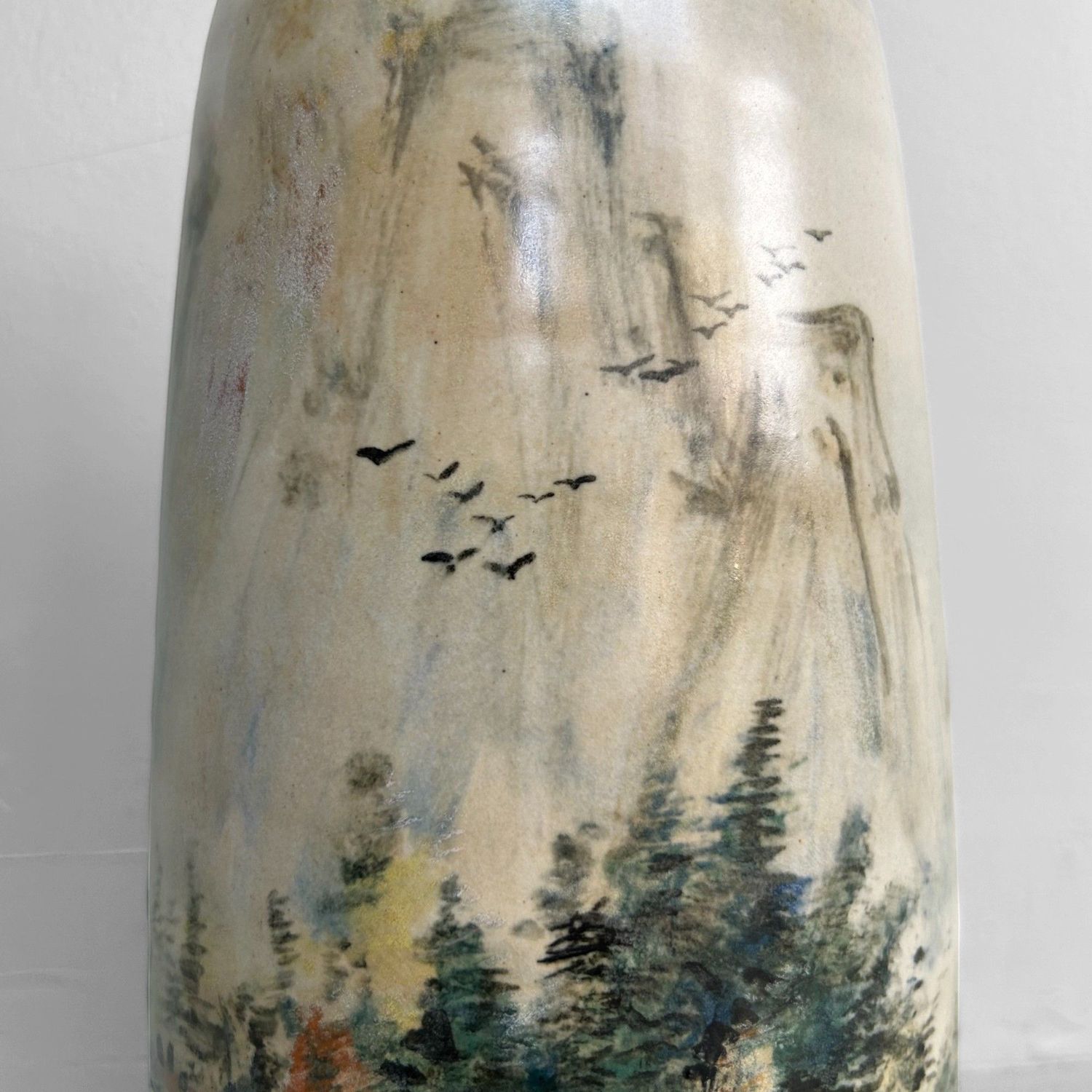 Handgeschilderde Chinese Landschapsvaas – Poëtisch Bergdecor, 1960