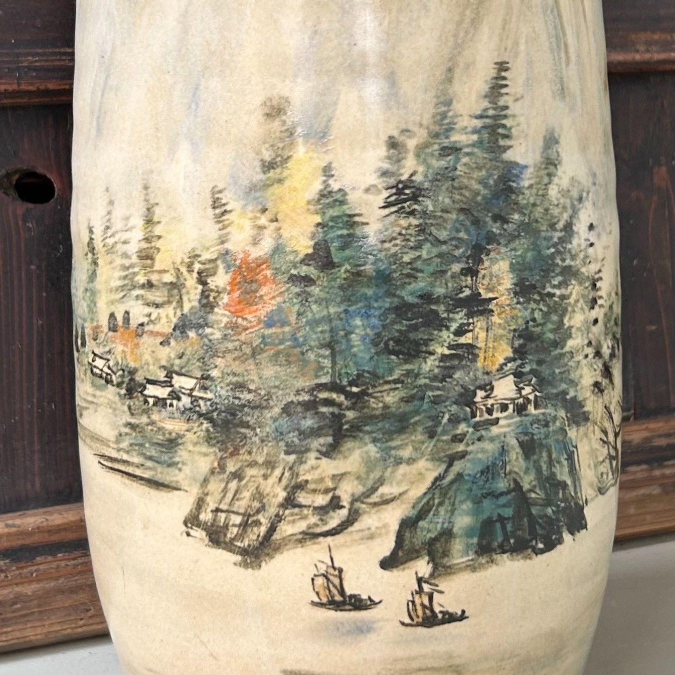 Handgeschilderde Chinese Landschapsvaas – Poëtisch Bergdecor, 1960