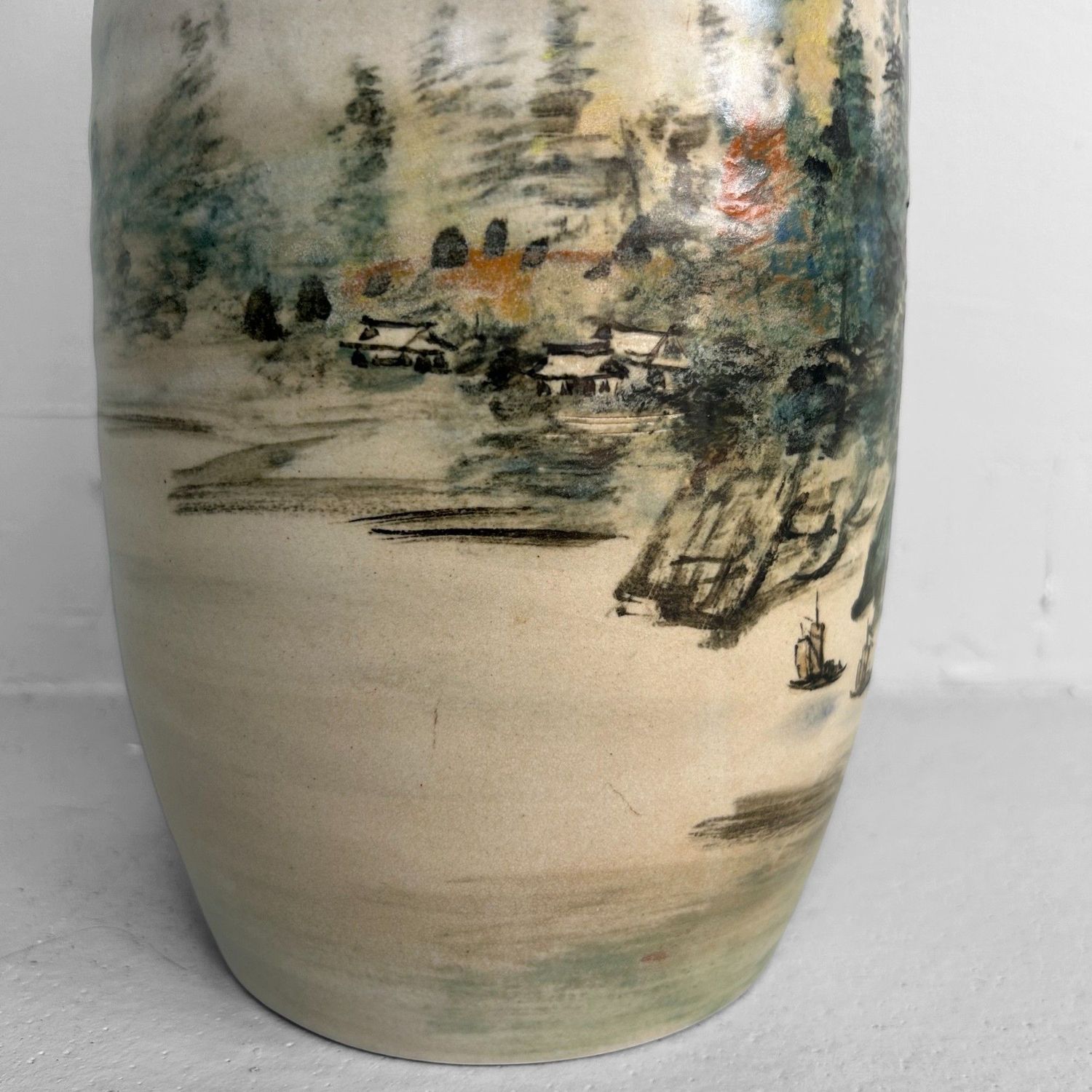 Handgeschilderde Chinese Landschapsvaas – Poëtisch Bergdecor, 1960