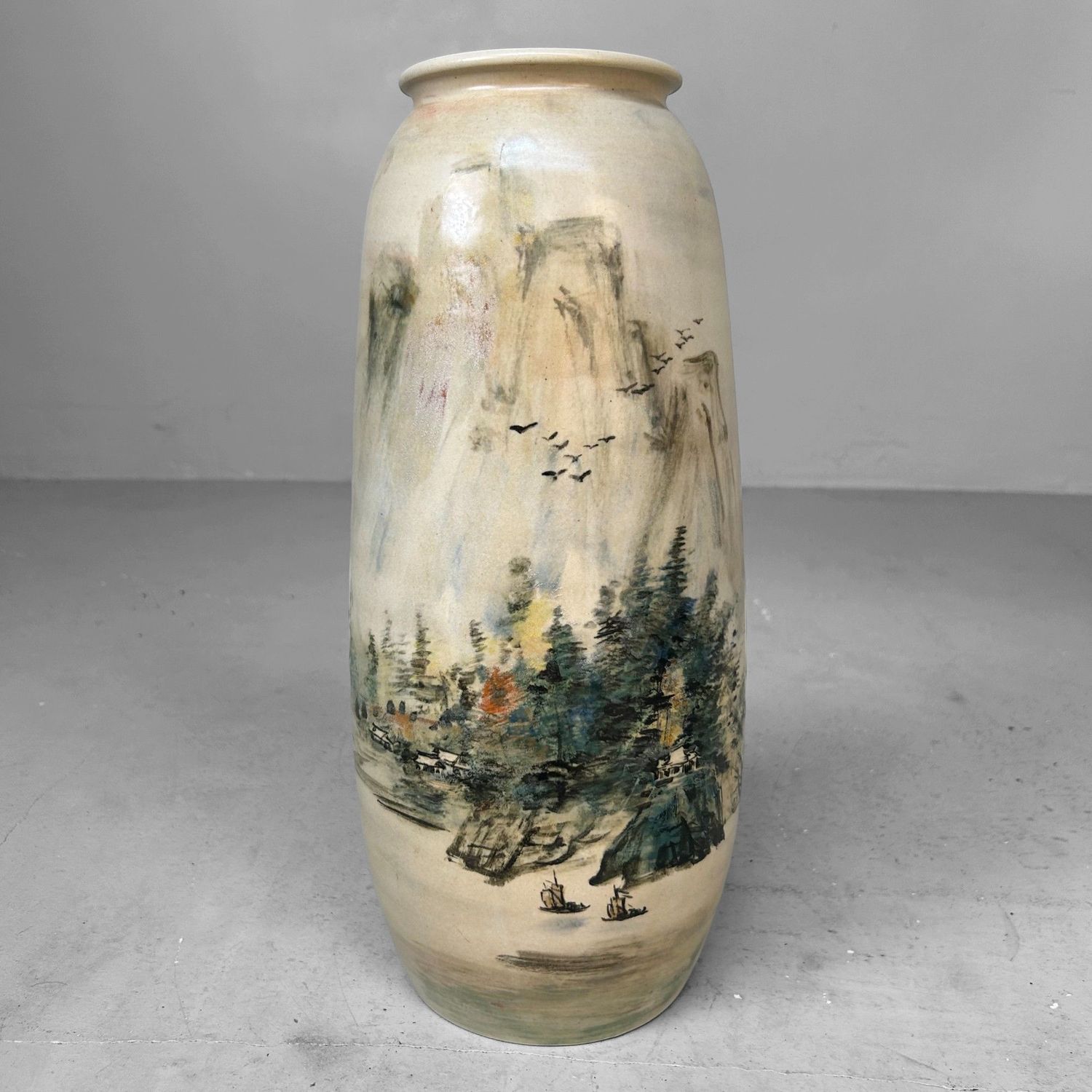 Handgeschilderde Chinese Landschapsvaas – Poëtisch Bergdecor, 1960