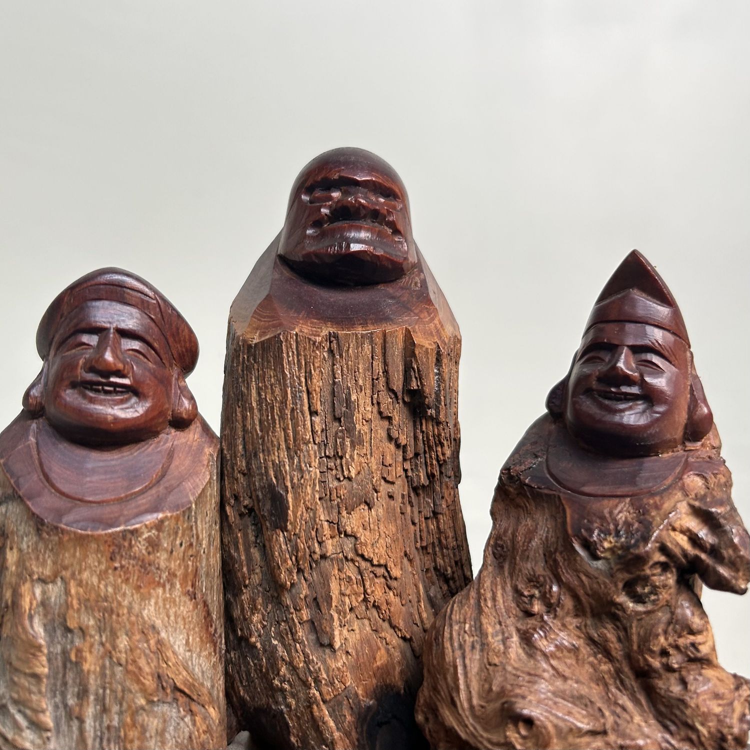 Japanse Houten Beeldengroep – Ebisu, Daikokuten en Daruma, 1950