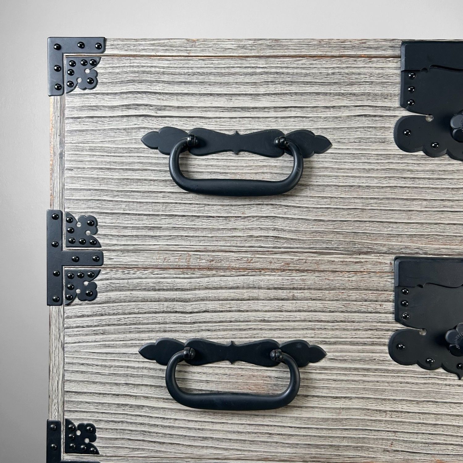 Tweedelige Japanse Kimono-kast (Ishō-dansu), jaren 90 Tweedelige Japanse Kimono-kast (Ishō-dansu), jaren 90