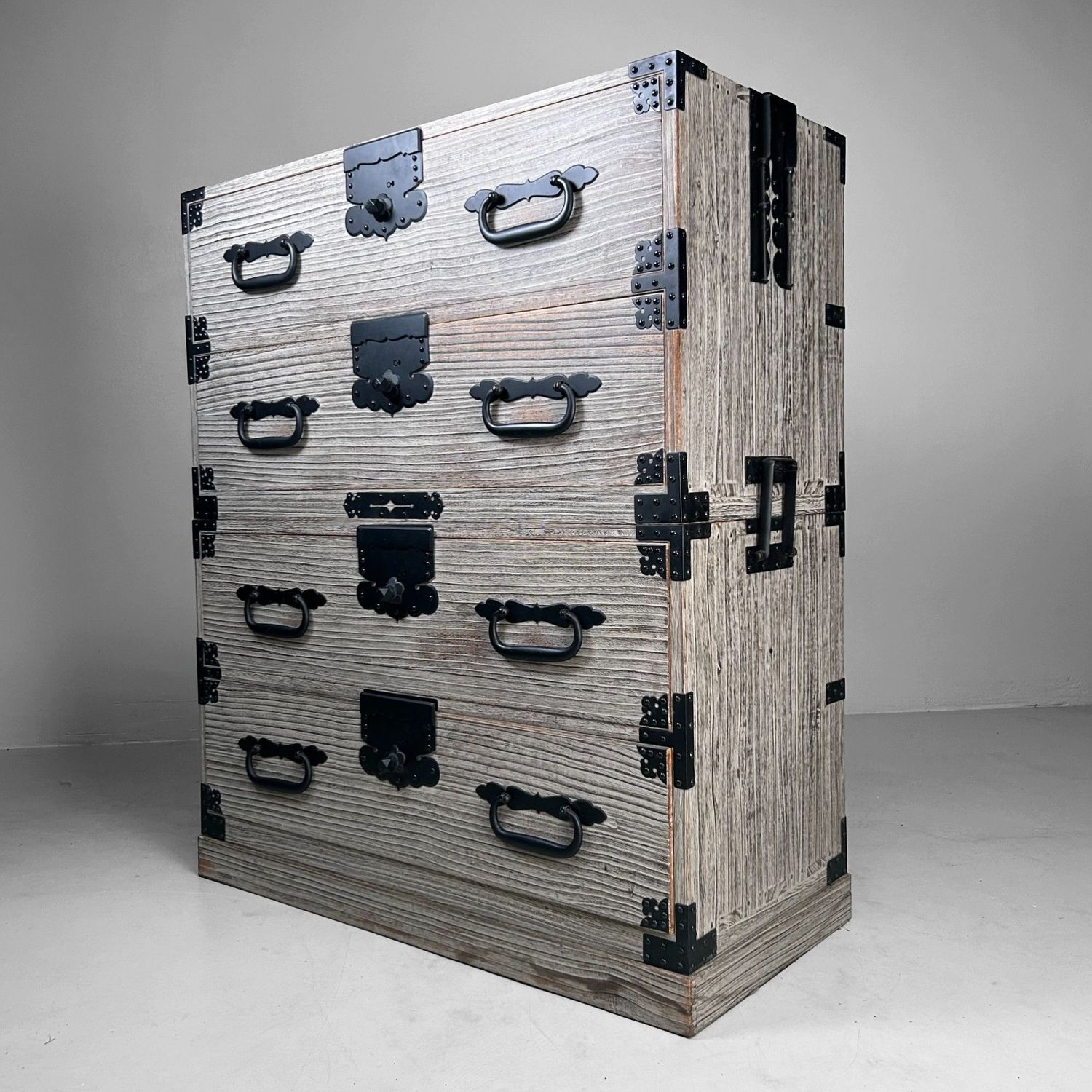 Tweedelige Japanse Kimono-kast (Ishō-dansu), jaren 90 Tweedelige Japanse Kimono-kast (Ishō-dansu), jaren 90