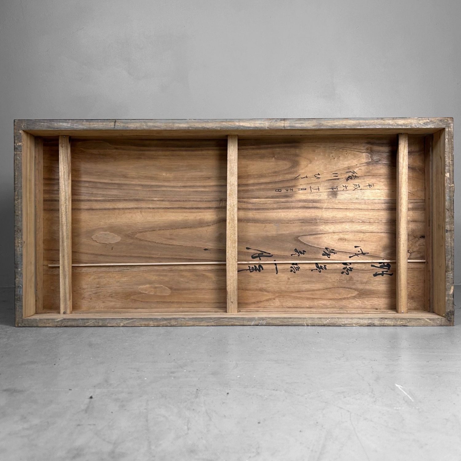 Tweedelige Japanse Kimono-kast (Ishō-dansu), jaren 90 Tweedelige Japanse Kimono-kast (Ishō-dansu), jaren 90