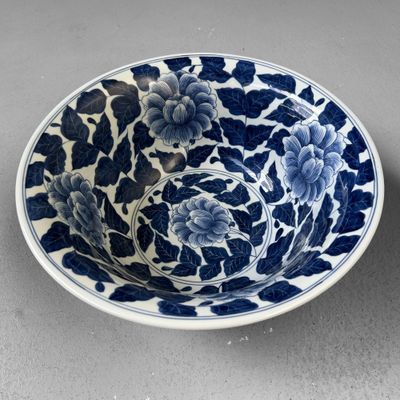 Grote Porseleinen Kom met Pioenmotief – Japan, ca. 1960