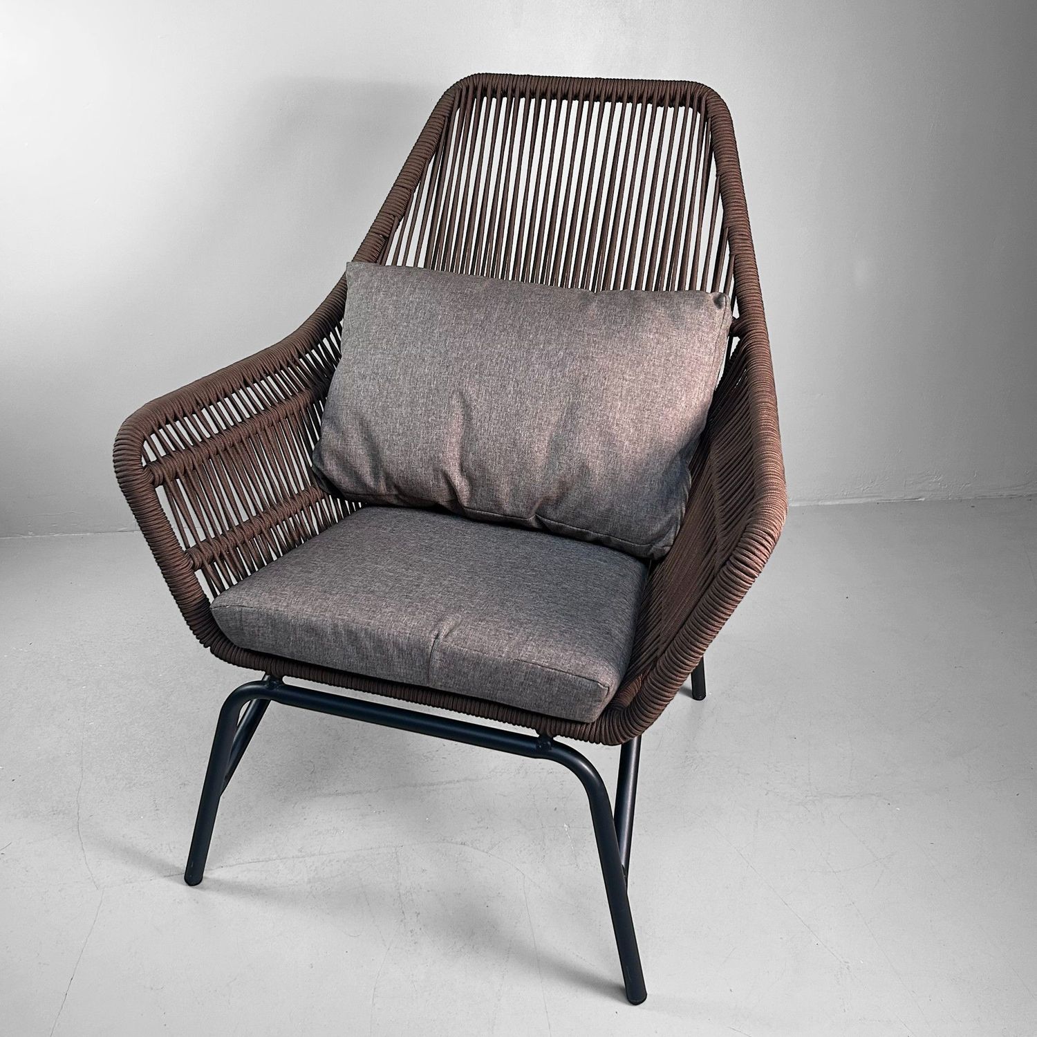 Comfortabele Retro Lounge Chair – Voor Binnen & Buiten Comfortabele Retro Lounge Chair – Voor Binnen & Buiten
