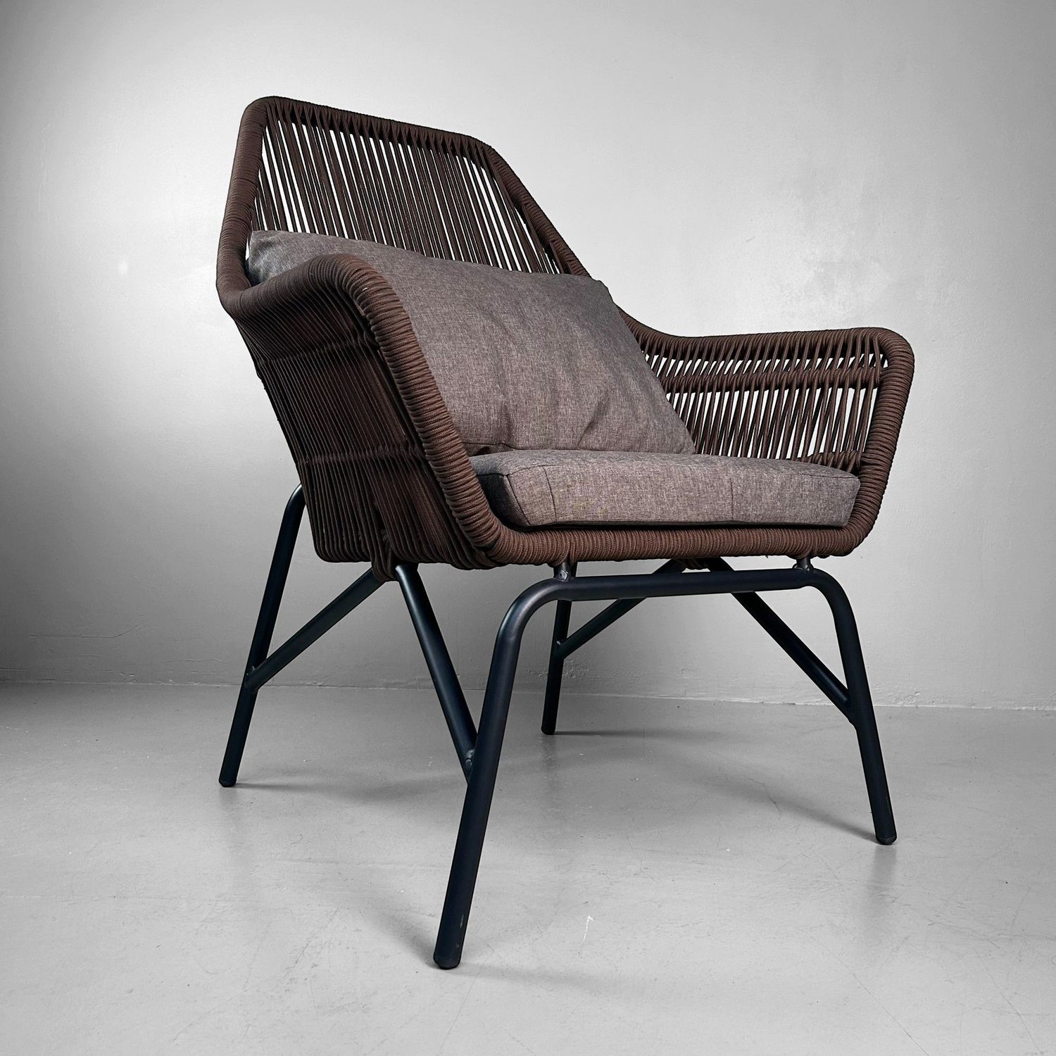 Comfortabele Retro Lounge Chair – Voor Binnen & Buiten Comfortabele Retro Lounge Chair – Voor Binnen & Buiten