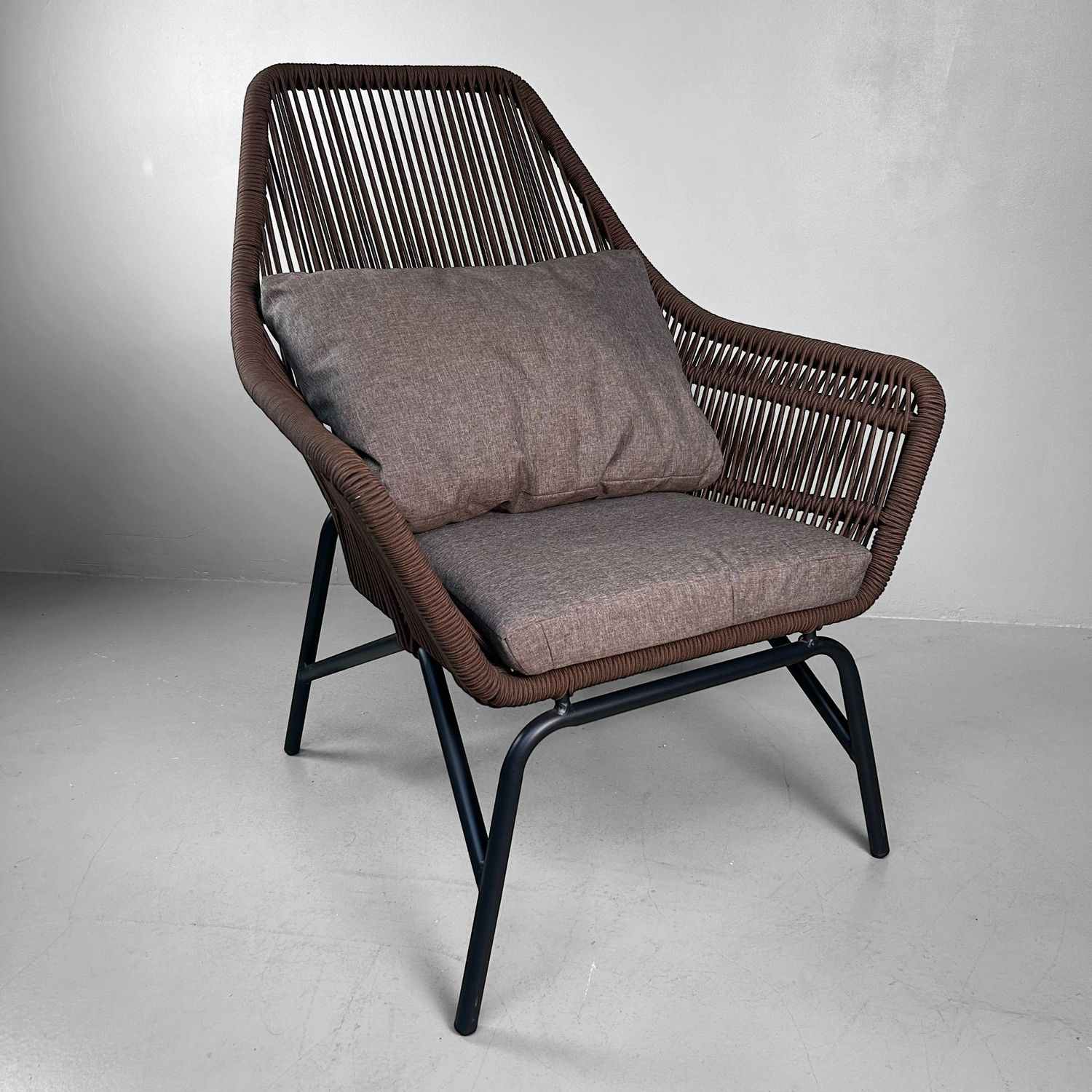Comfortabele Retro Lounge Chair – Voor Binnen & Buiten Comfortabele Retro Lounge Chair – Voor Binnen & Buiten