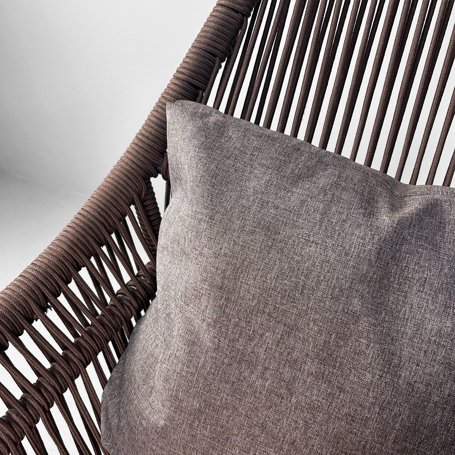 Comfortabele Retro Lounge Chair – Voor Binnen & Buiten Comfortabele Retro Lounge Chair – Voor Binnen & Buiten
