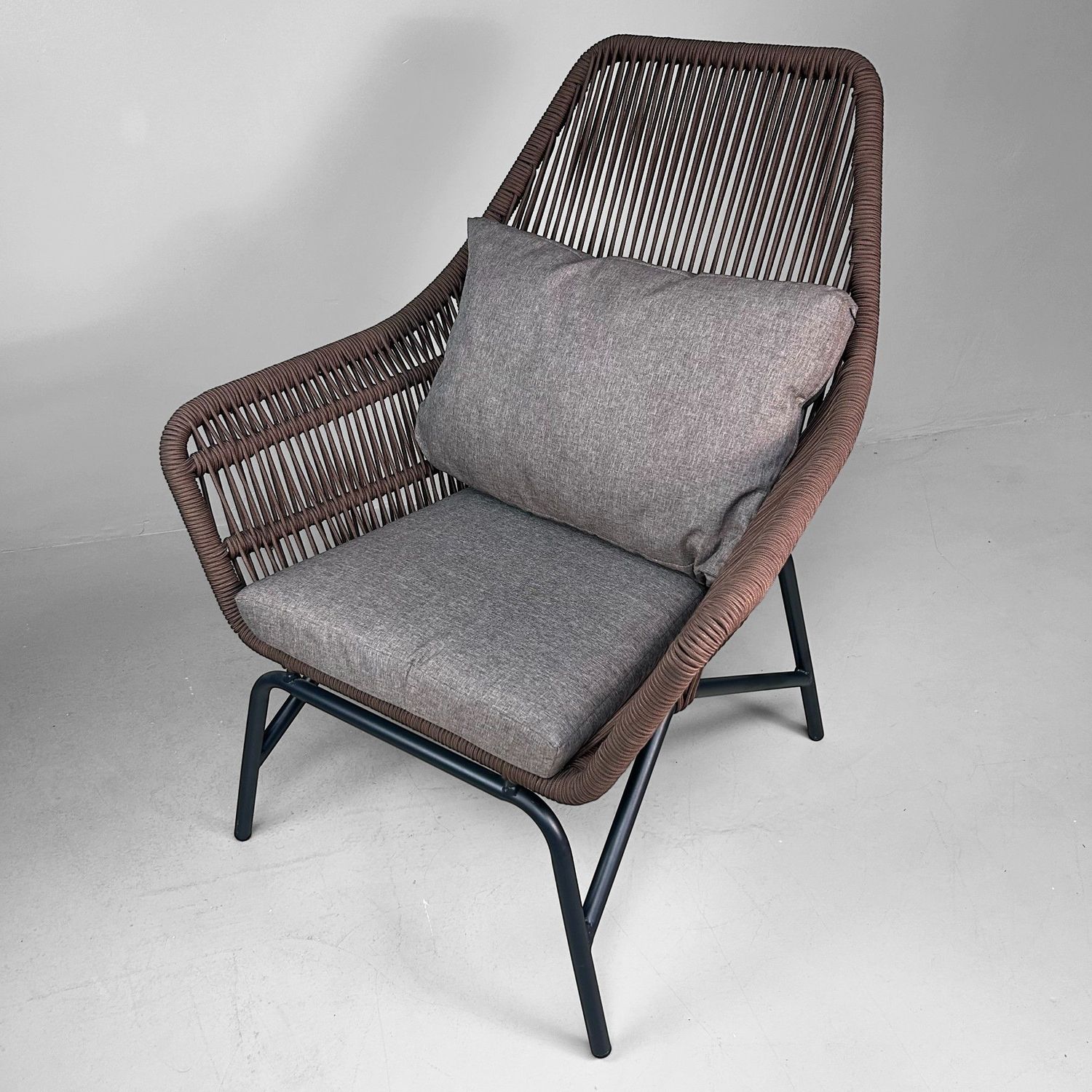 Comfortabele Retro Lounge Chair – Voor Binnen & Buiten Comfortabele Retro Lounge Chair – Voor Binnen & Buiten