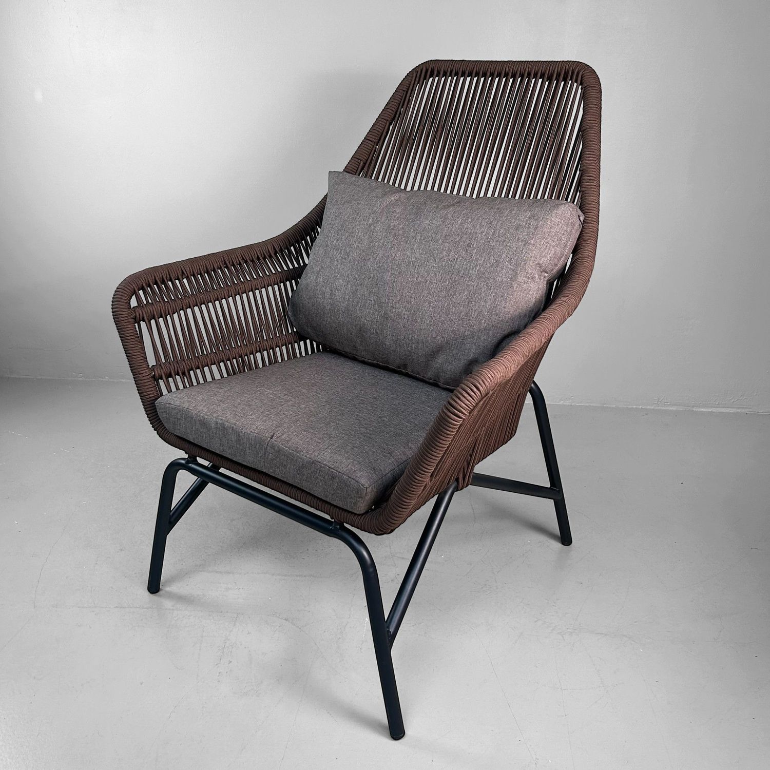 Comfortabele Retro Lounge Chair – Voor Binnen & Buiten Comfortabele Retro Lounge Chair – Voor Binnen & Buiten