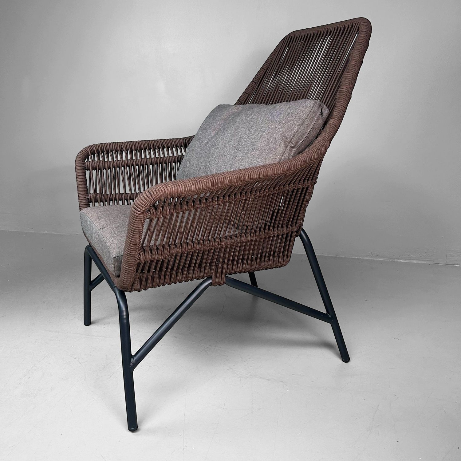 Comfortabele Retro Lounge Chair – Voor Binnen & Buiten Comfortabele Retro Lounge Chair – Voor Binnen & Buiten