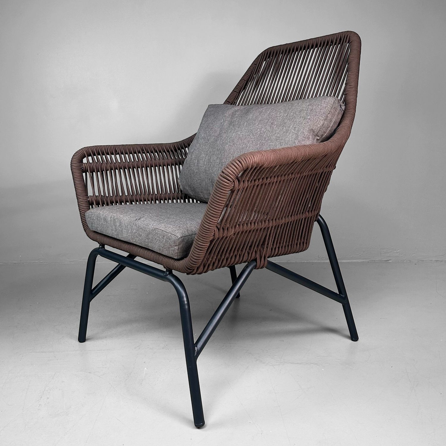 Comfortabele Retro Lounge Chair – Voor Binnen & Buiten Comfortabele Retro Lounge Chair – Voor Binnen & Buiten
