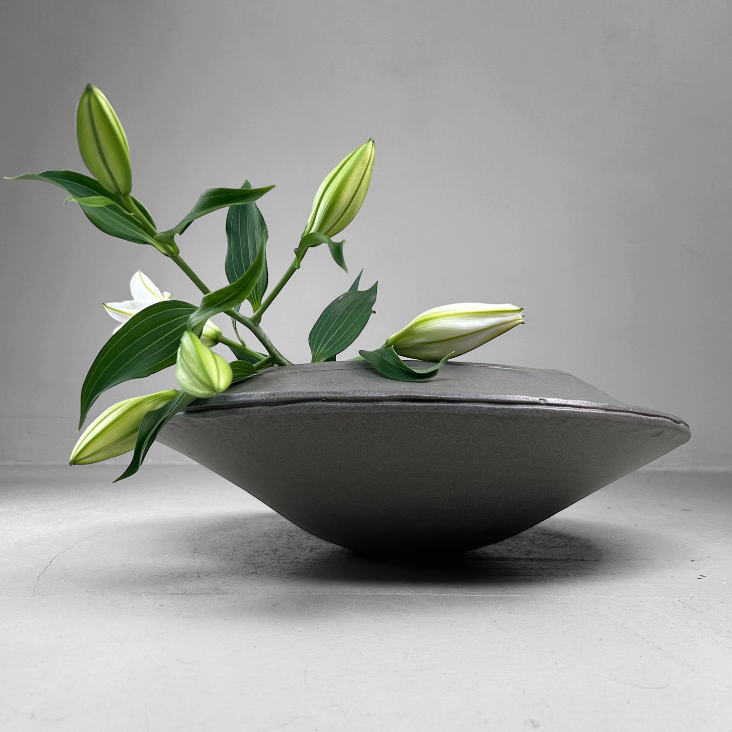 Grote Keramieken Ikebana Schaal – Japanse Studio Pottery, jaren 70. Grote Keramieken Ikebana Schaal – Japanse Studio Pottery, jaren 70.