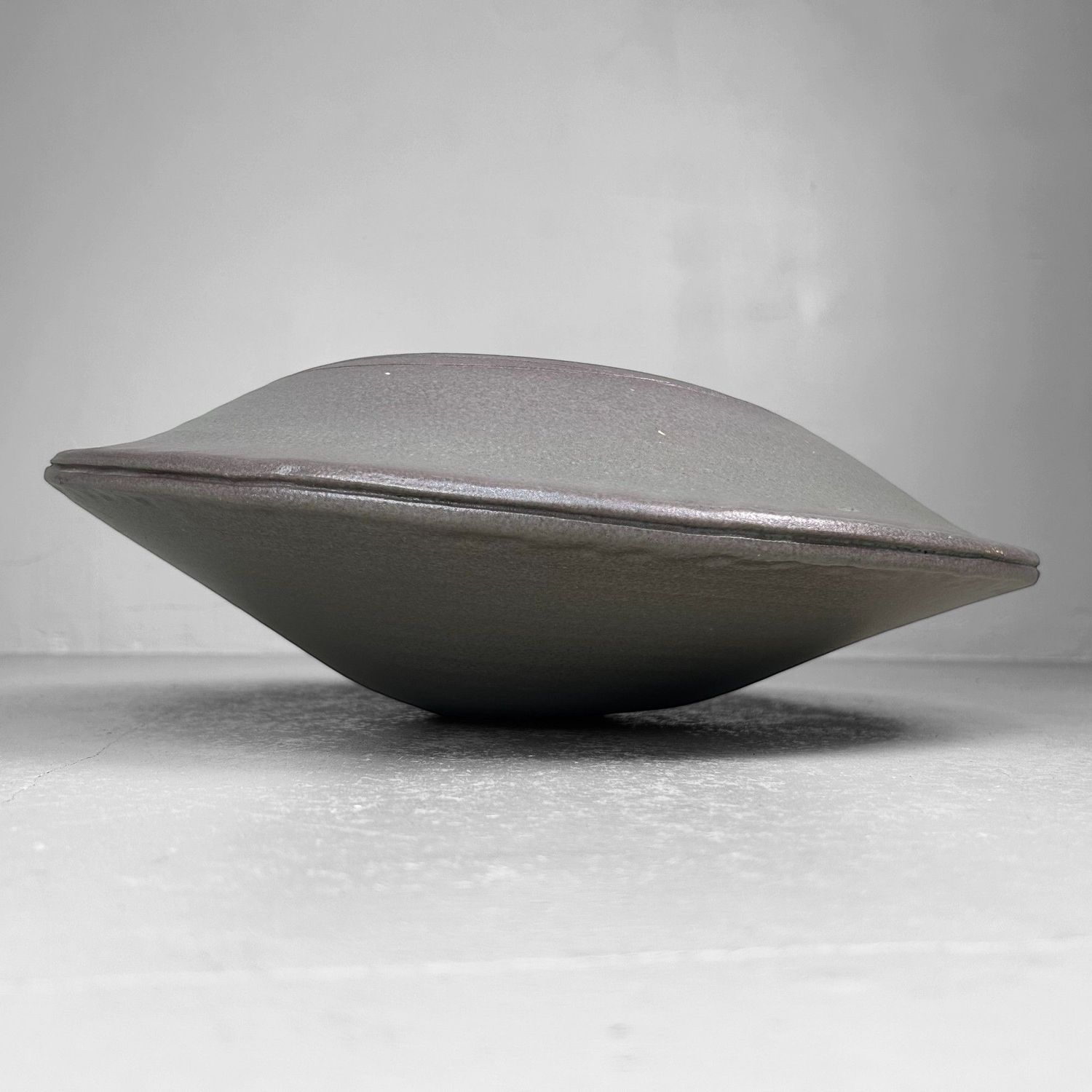 Grote Keramieken Ikebana Schaal – Japanse Studio Pottery, jaren 70. Grote Keramieken Ikebana Schaal – Japanse Studio Pottery, jaren 70.