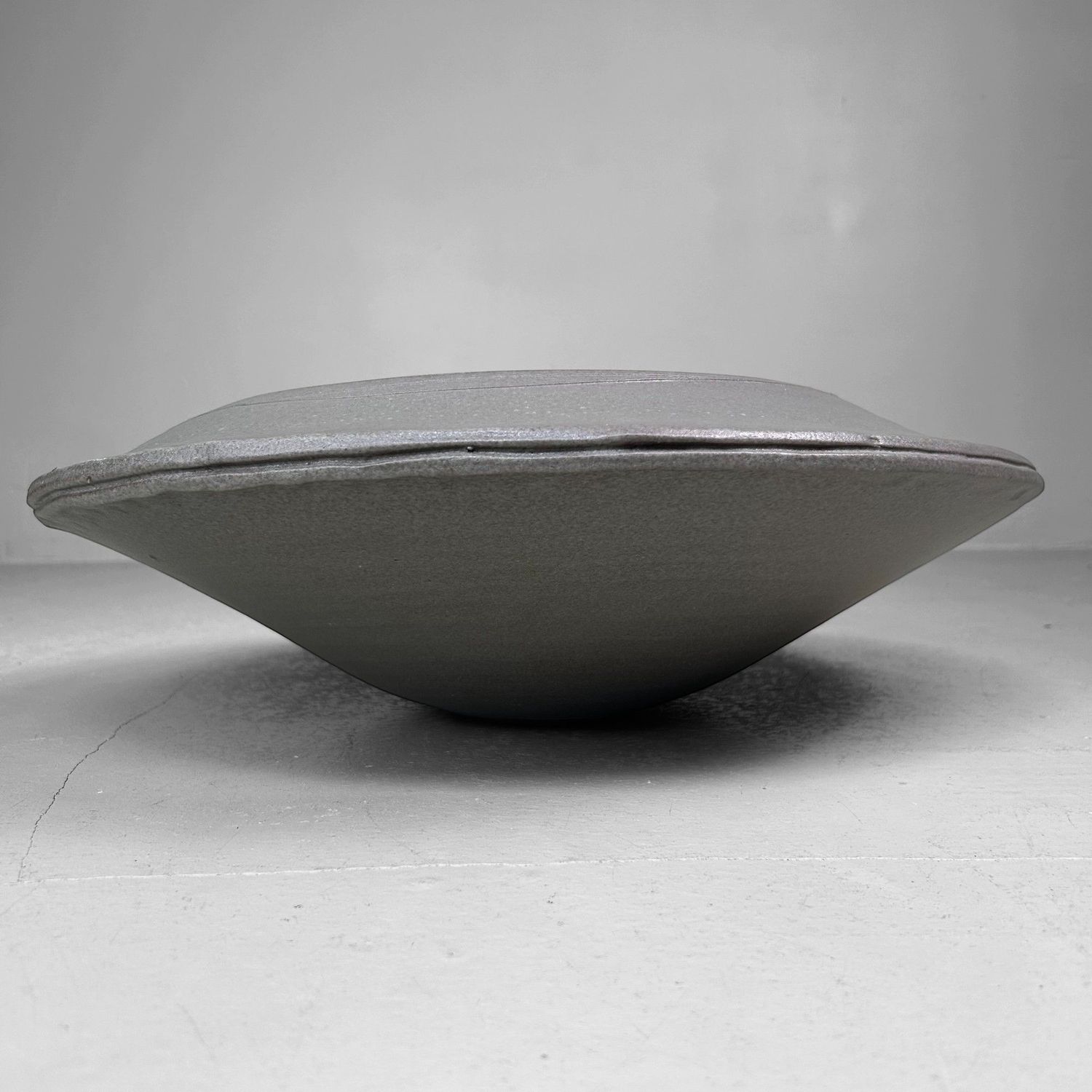 Grote Keramieken Ikebana Schaal – Japanse Studio Pottery, jaren 70. Grote Keramieken Ikebana Schaal – Japanse Studio Pottery, jaren 70.