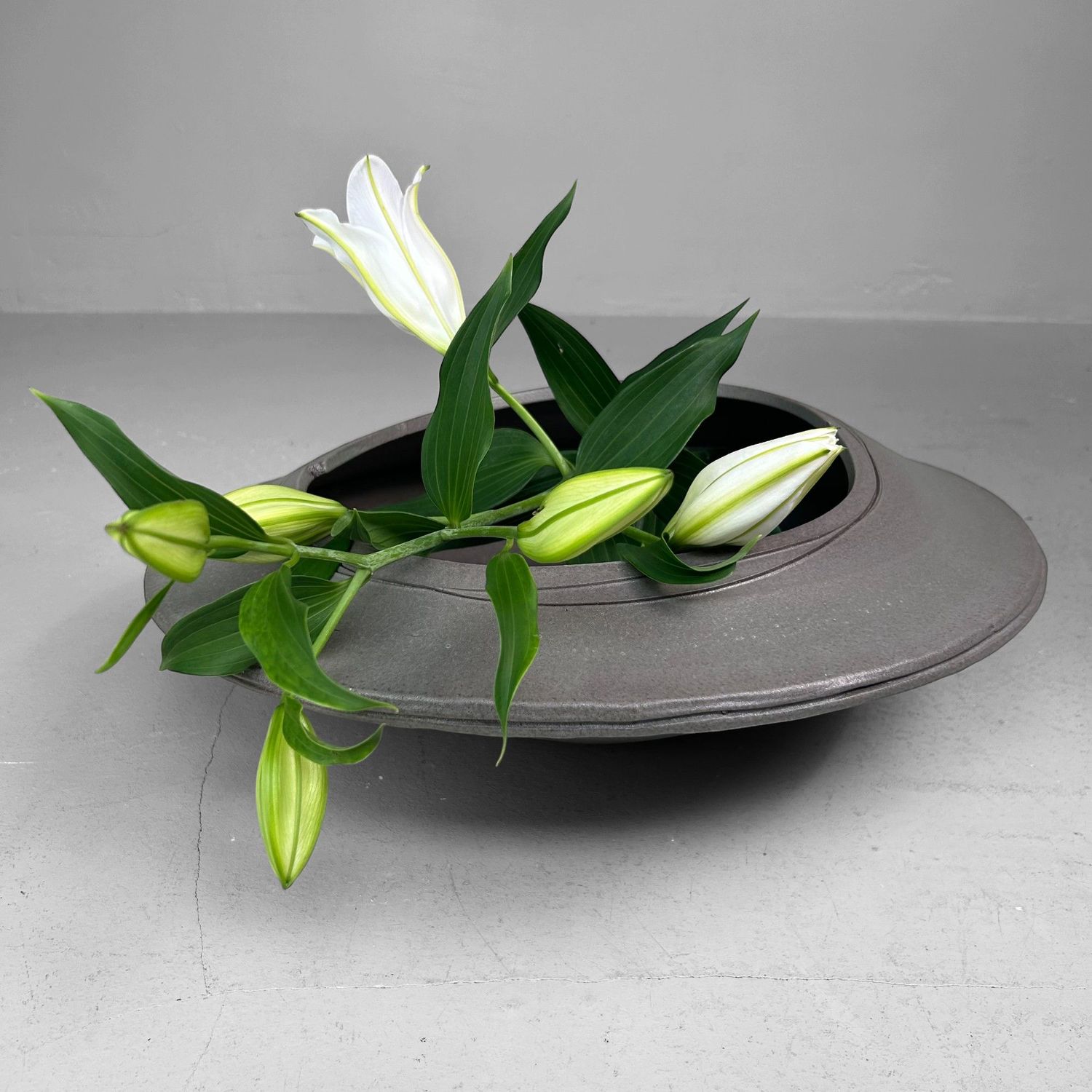 Grote Keramieken Ikebana Schaal – Japanse Studio Pottery, jaren 70. Grote Keramieken Ikebana Schaal – Japanse Studio Pottery, jaren 70.
