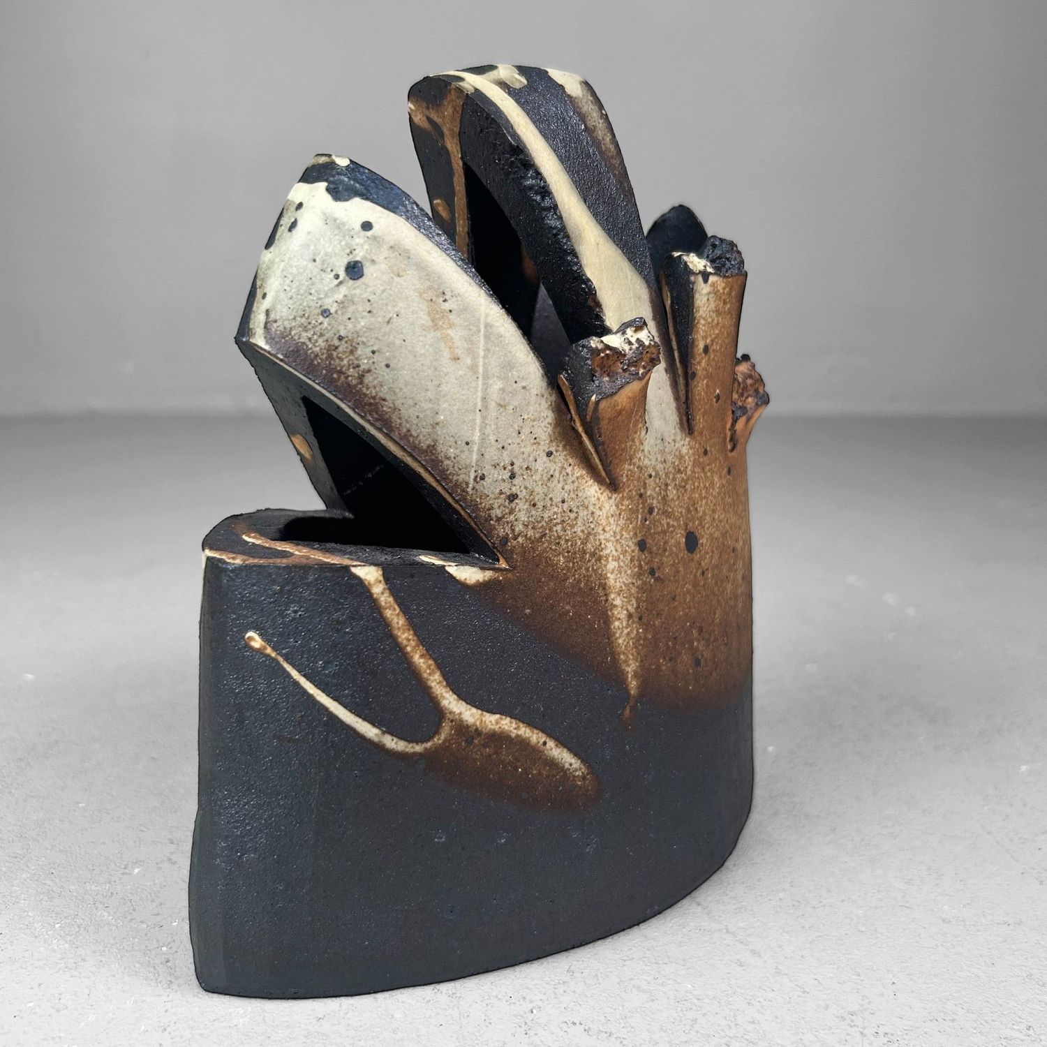 Japanse Brutalistische Ikebana Vaas, Handgemaakt Aardewerk, Jaren ’80