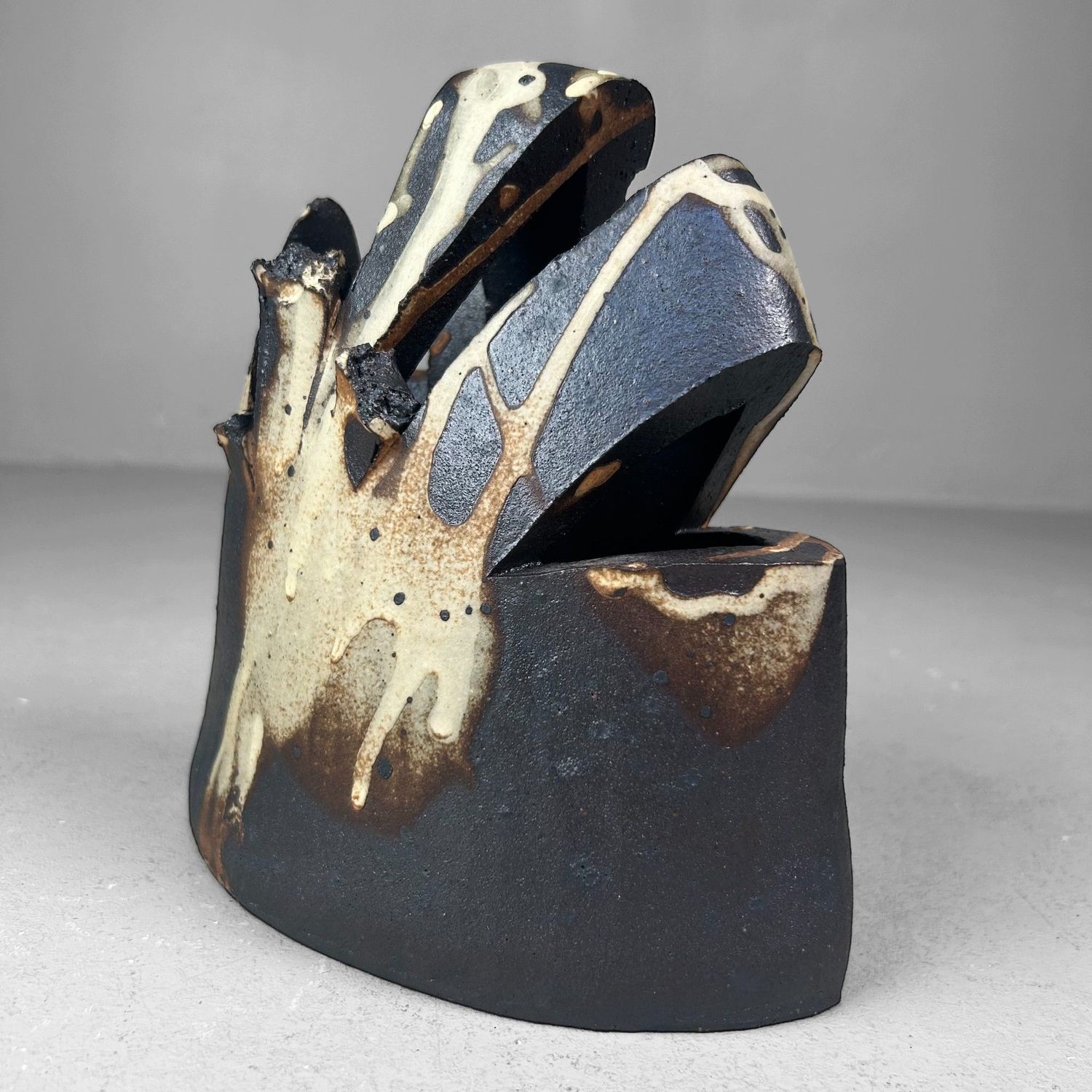 Japanse Brutalistische Ikebana Vaas, Handgemaakt Aardewerk, Jaren ’80