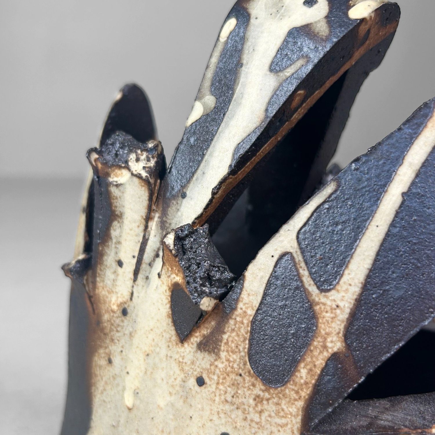 Japanse Brutalistische Ikebana Vaas, Handgemaakt Aardewerk, Jaren ’80