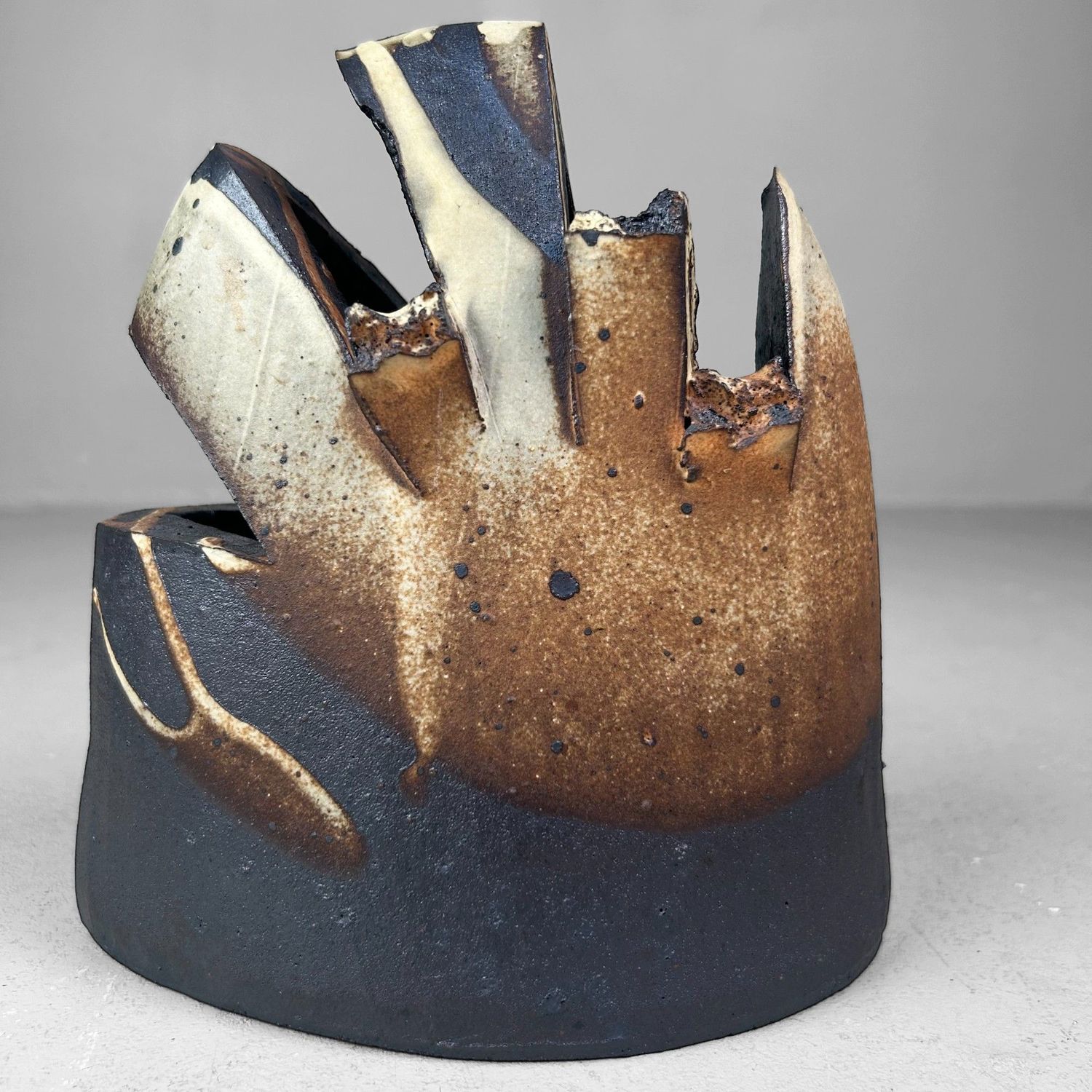 Japanse Brutalistische Ikebana Vaas, Handgemaakt Aardewerk, Jaren ’80