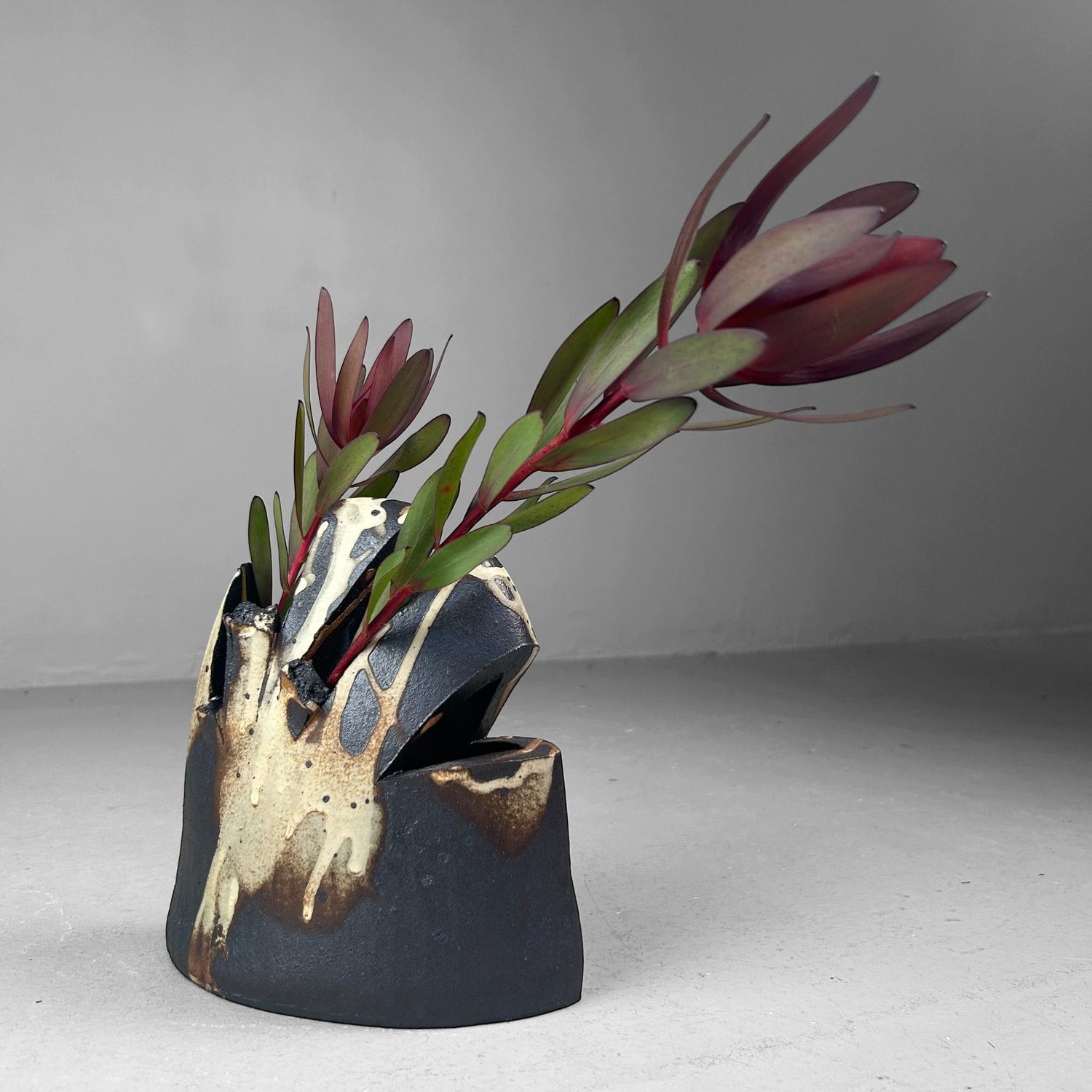 Japanse Brutalistische Ikebana Vaas, Handgemaakt Aardewerk, Jaren ’80