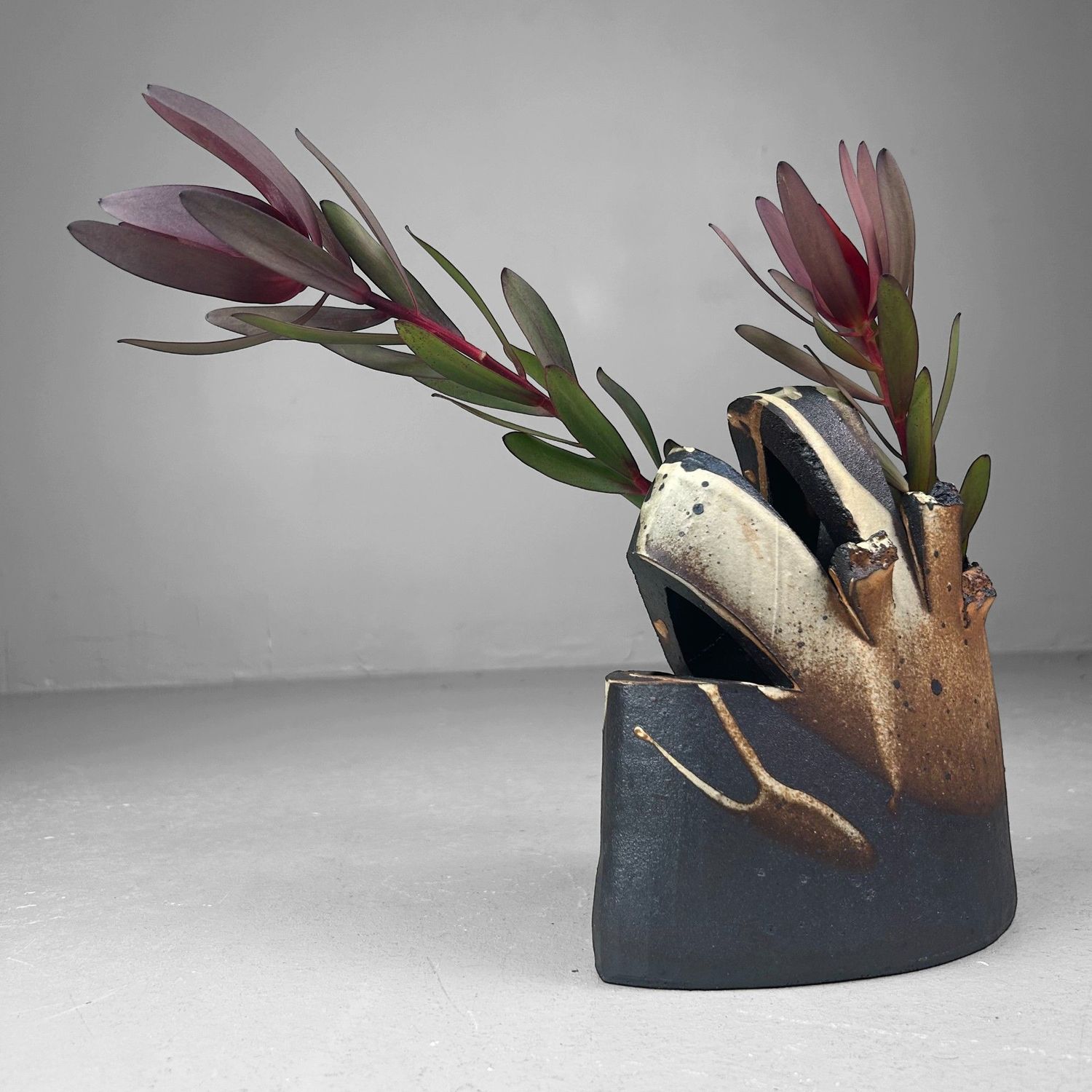 Japanse Brutalistische Ikebana Vaas, Handgemaakt Aardewerk, Jaren ’80