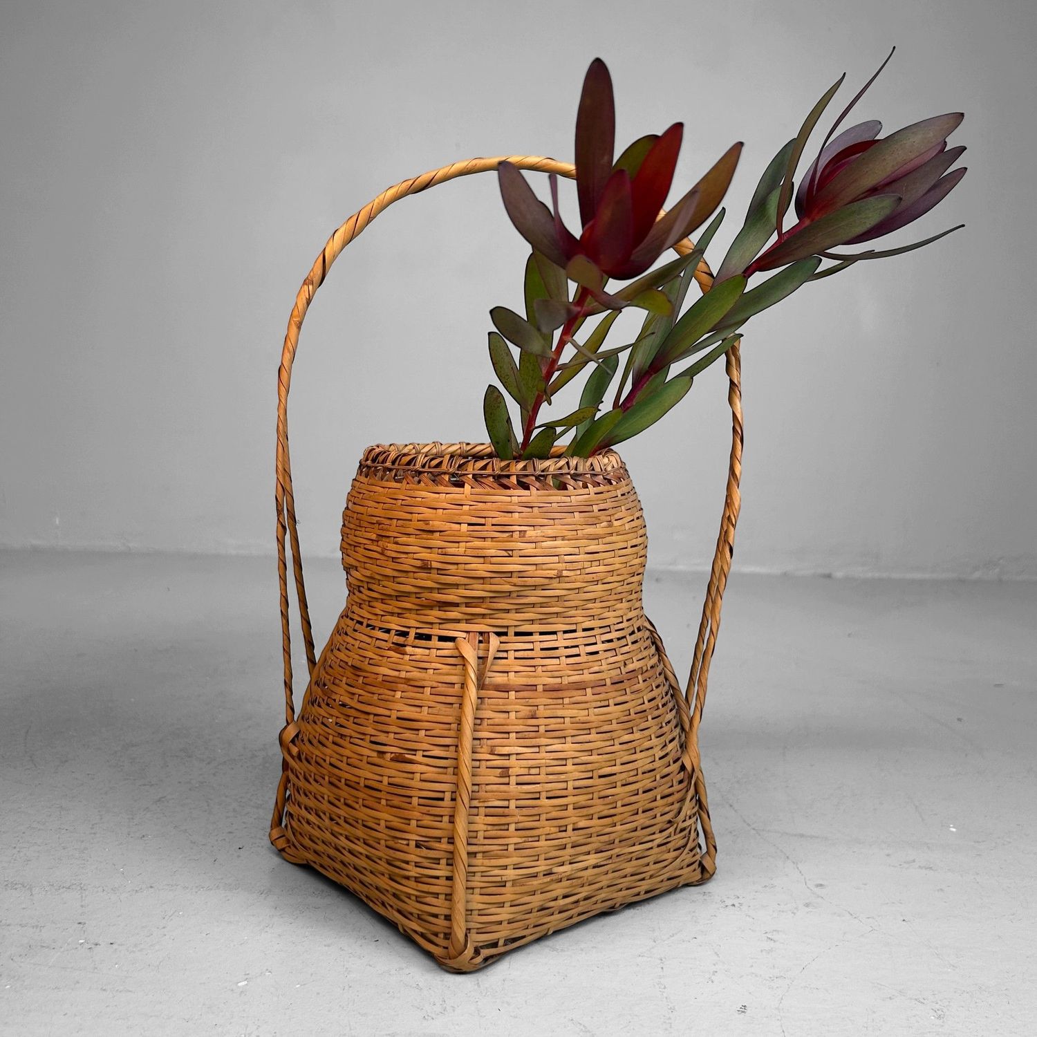 Traditionele Bamboe Hanakago, Japanse Ikebana Bloemenmand, 1960