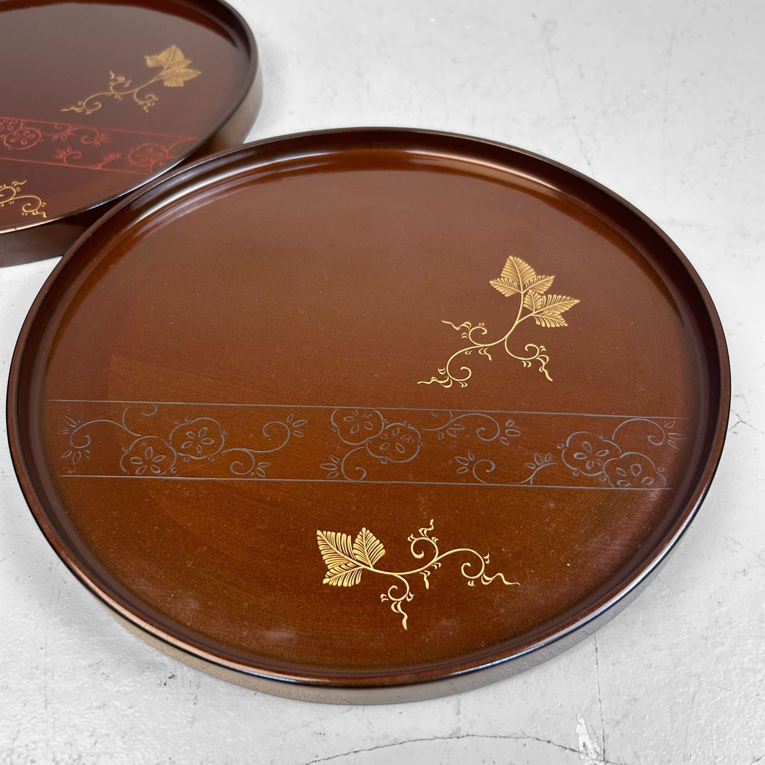 Set Ronde Japanse Urushi Lakwerk Dienbladen, Niigata, 1920s