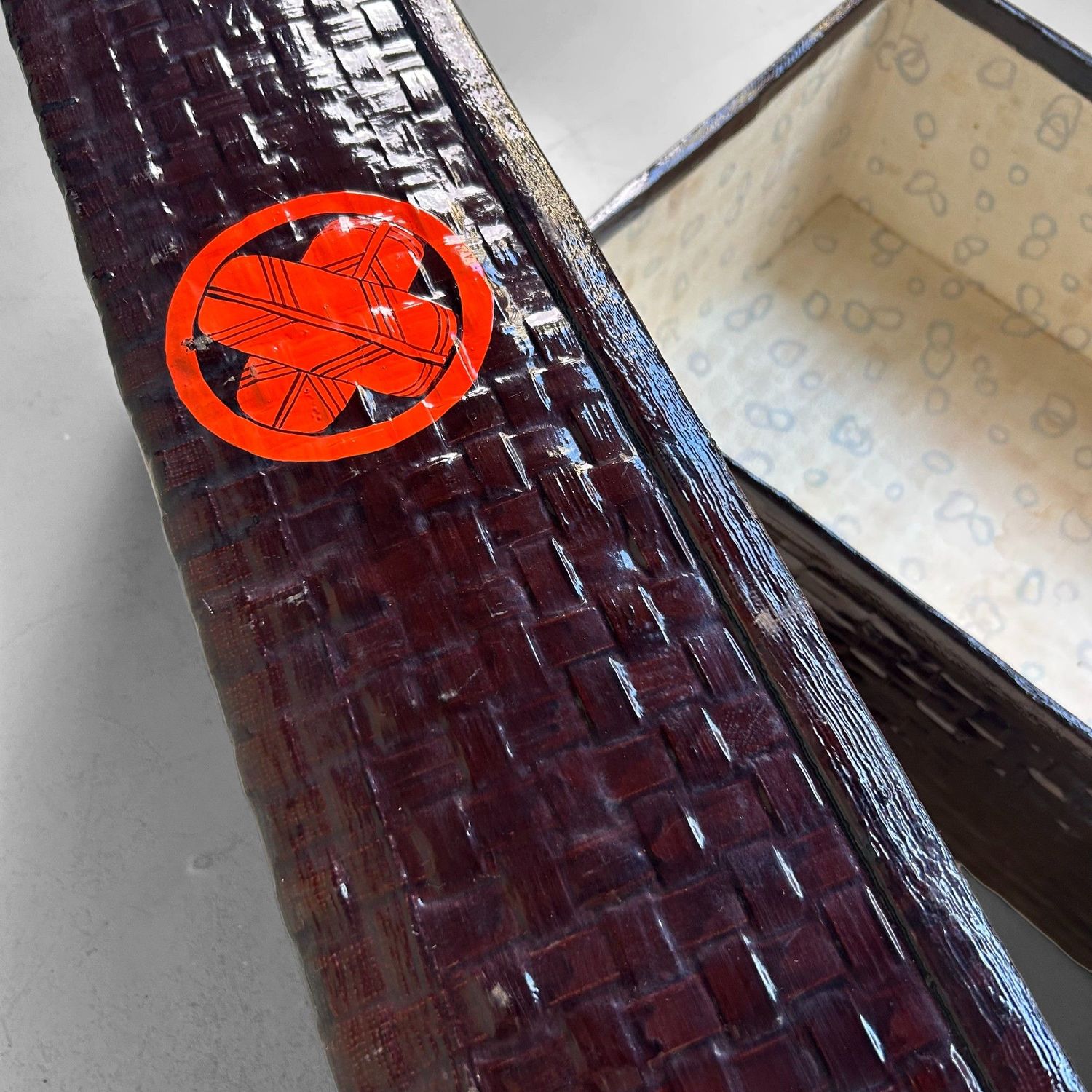 Antieke Japanse Opbergmand (Tsuzura) – Taishō Periode, 1920 Antieke Japanse Opbergmand (Tsuzura) – Taishō Periode, 1920