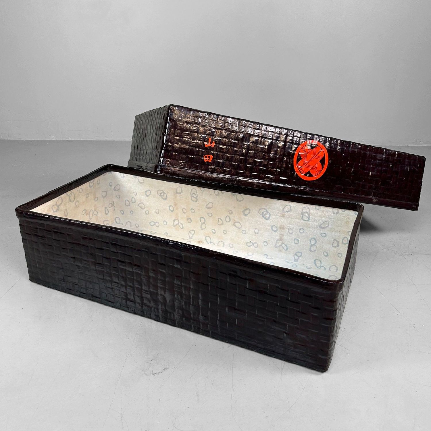 Antieke Japanse Opbergmand (Tsuzura) – Taishō Periode, 1920 Antieke Japanse Opbergmand (Tsuzura) – Taishō Periode, 1920