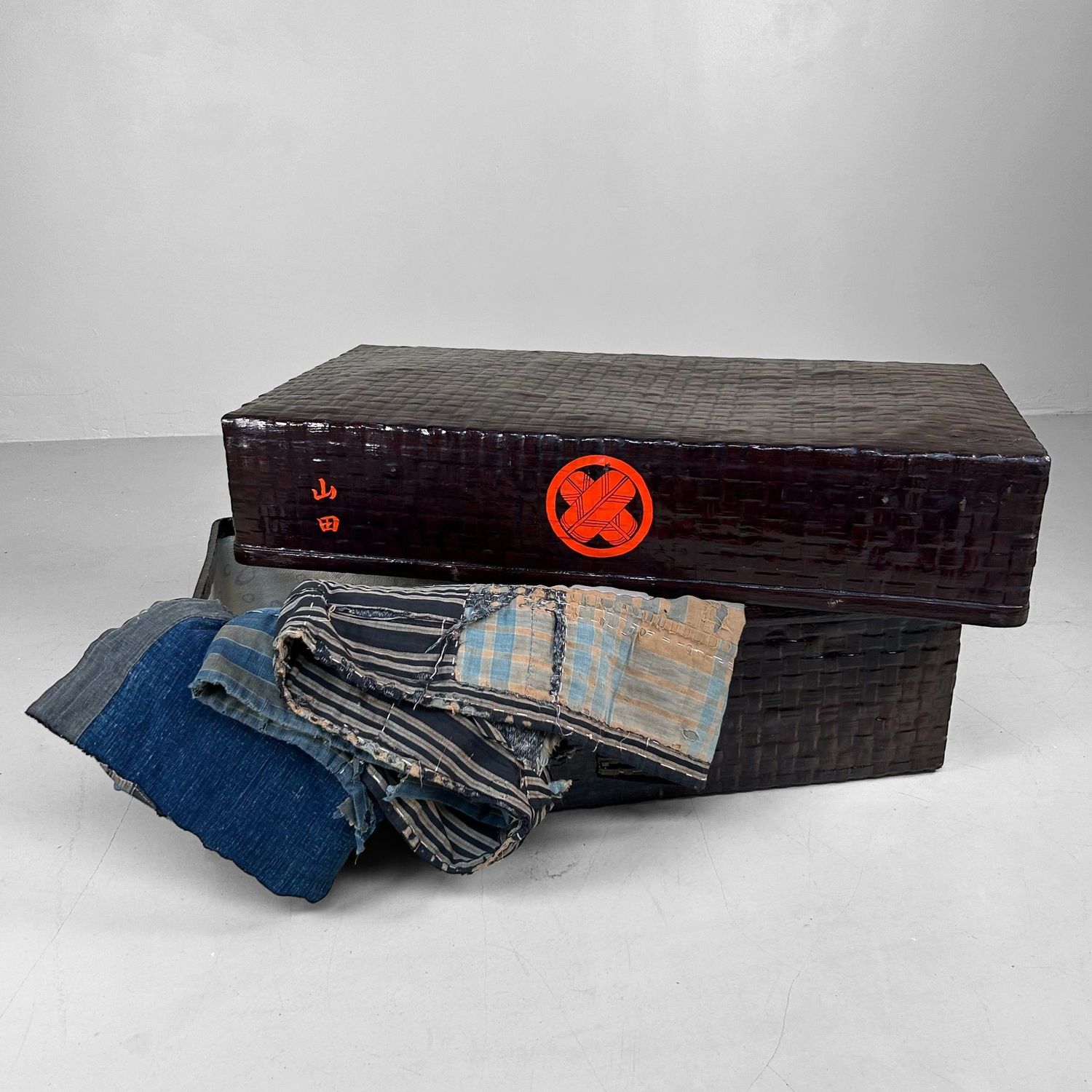 Antieke Japanse Opbergmand (Tsuzura) – Taishō Periode, 1920 Antieke Japanse Opbergmand (Tsuzura) – Taishō Periode, 1920