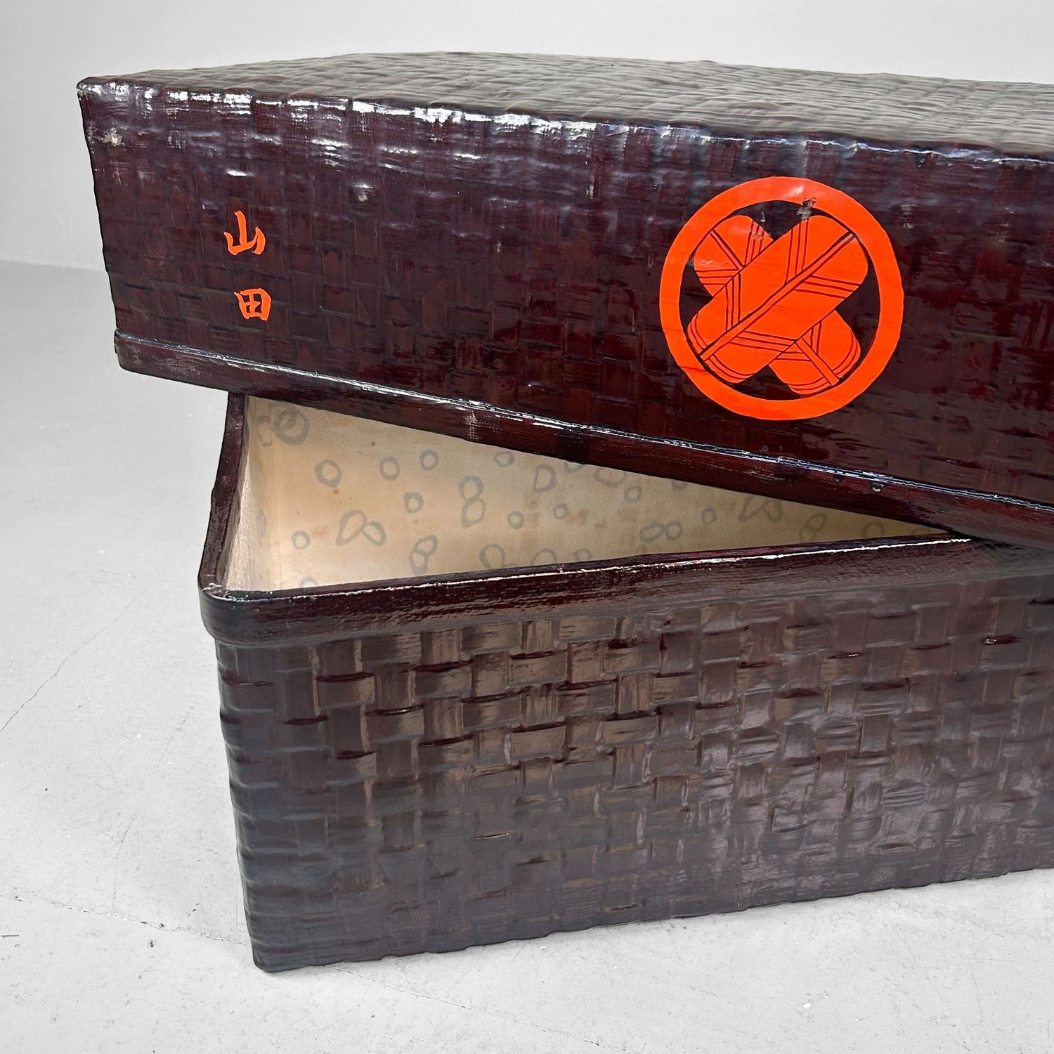 Antieke Japanse Opbergmand (Tsuzura) – Taishō Periode, 1920 Antieke Japanse Opbergmand (Tsuzura) – Taishō Periode, 1920