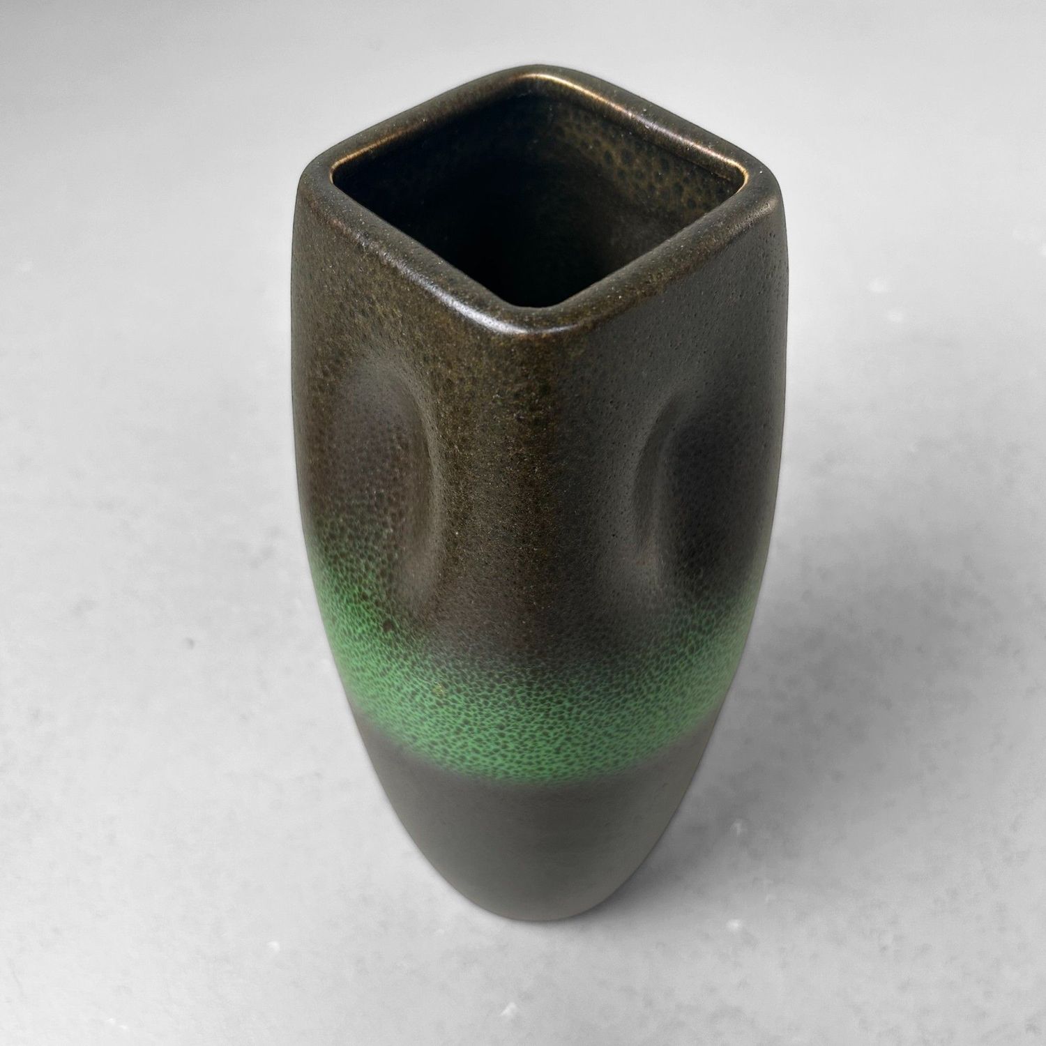 Hisui Kyō-yaki Ikebana Vase – Tachikichi, Kyoto, 1970s