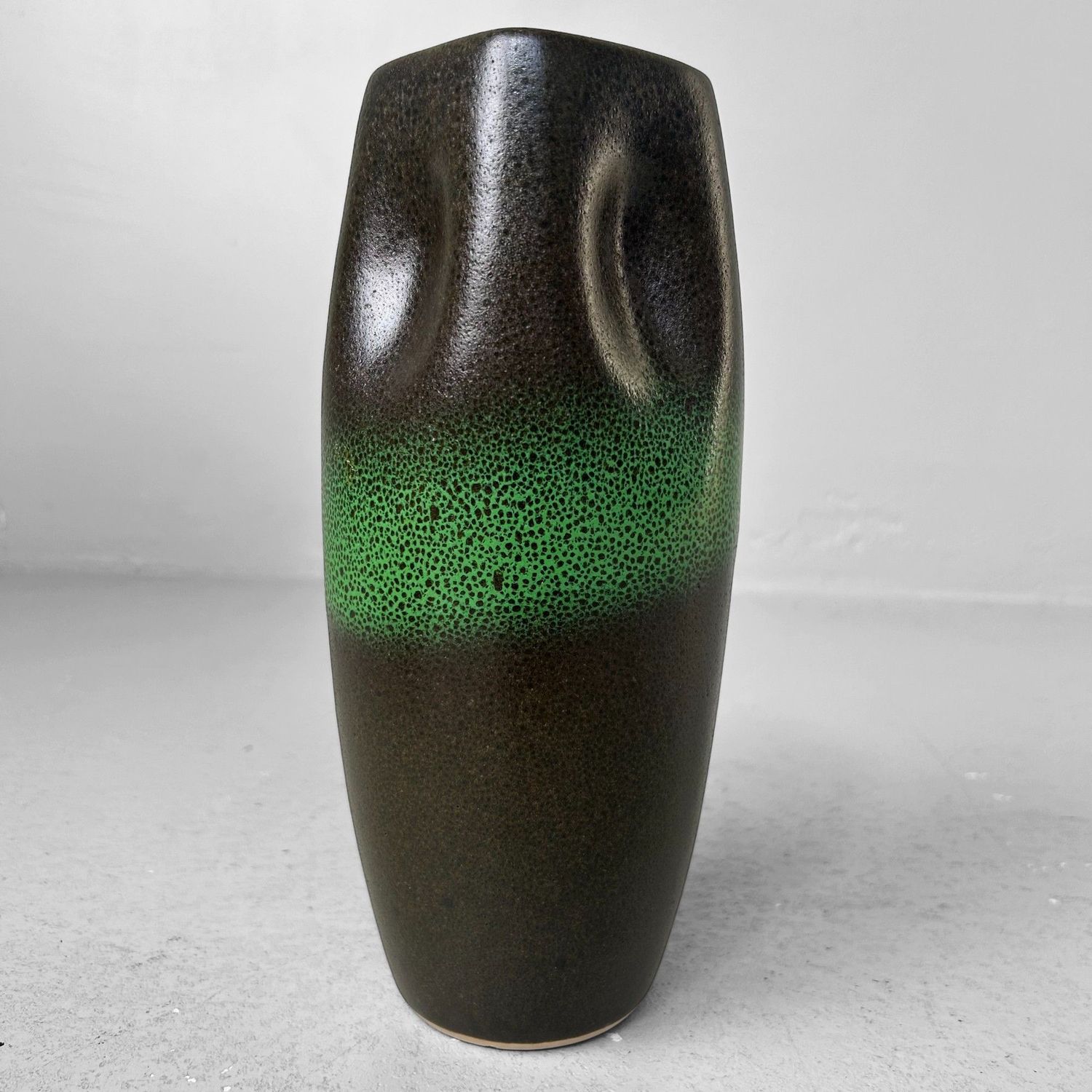 Hisui Kyō-yaki Ikebana Vase – Tachikichi, Kyoto, 1970s