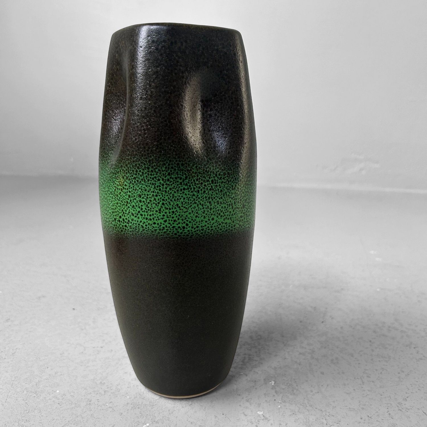 Hisui Kyō-yaki Ikebana Vase – Tachikichi, Kyoto, 1970s