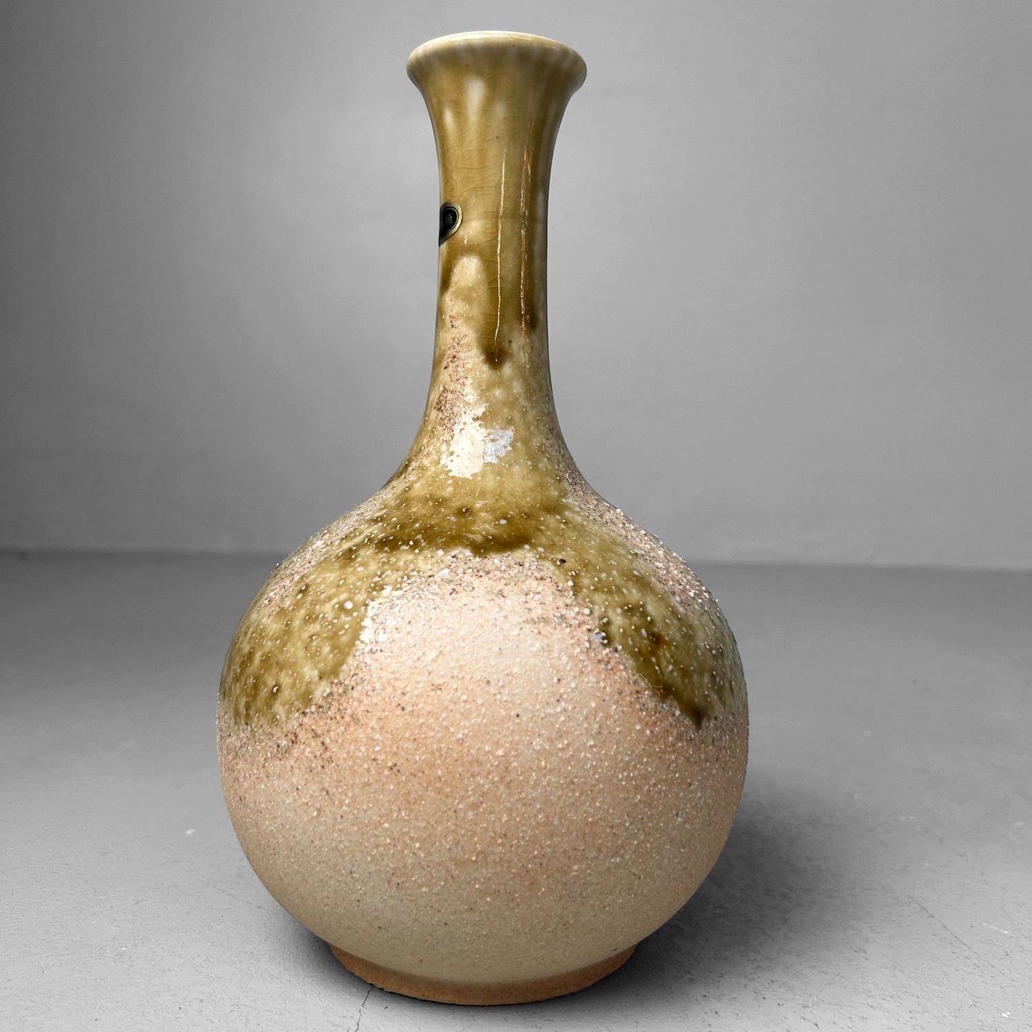 ​Elegante Shigaraki Ikebana Kyūyō Bloemenvaas – Japan, jaren ’80