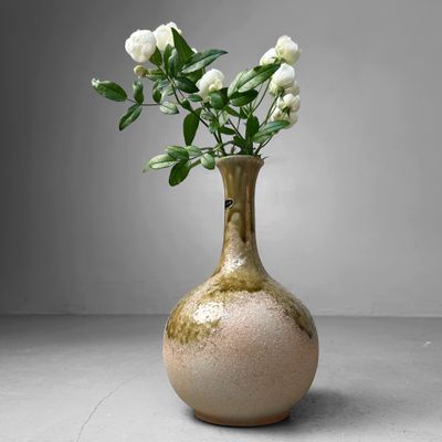 Elegant Shigaraki Ikebana Kyūyō Flower Vase – Japan, 1980s