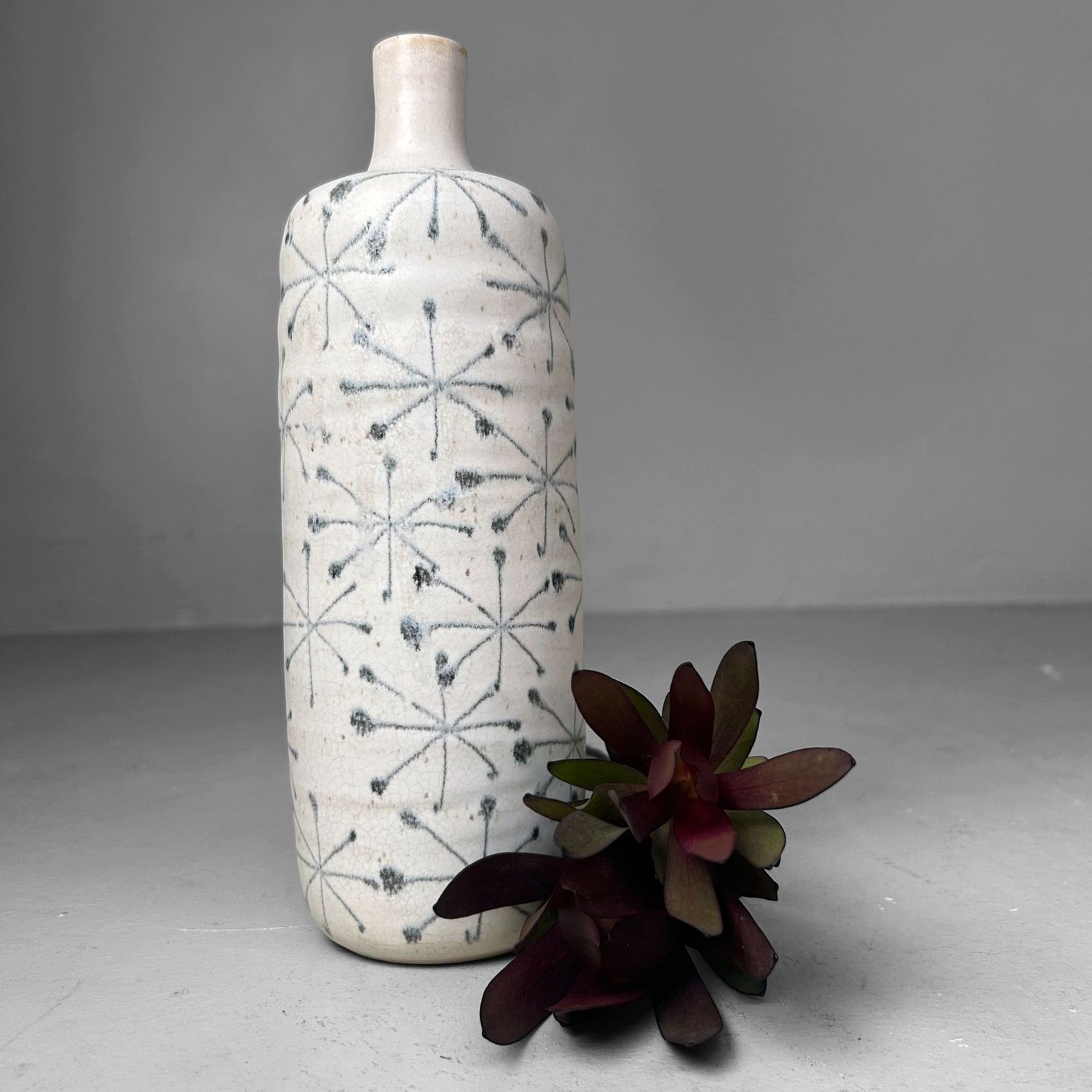 Modernist Japanese Ikebana Vase – Seyei Kiln, 1980 Modernist Japanese Ikebana Vase – Seyei Kiln, 1980