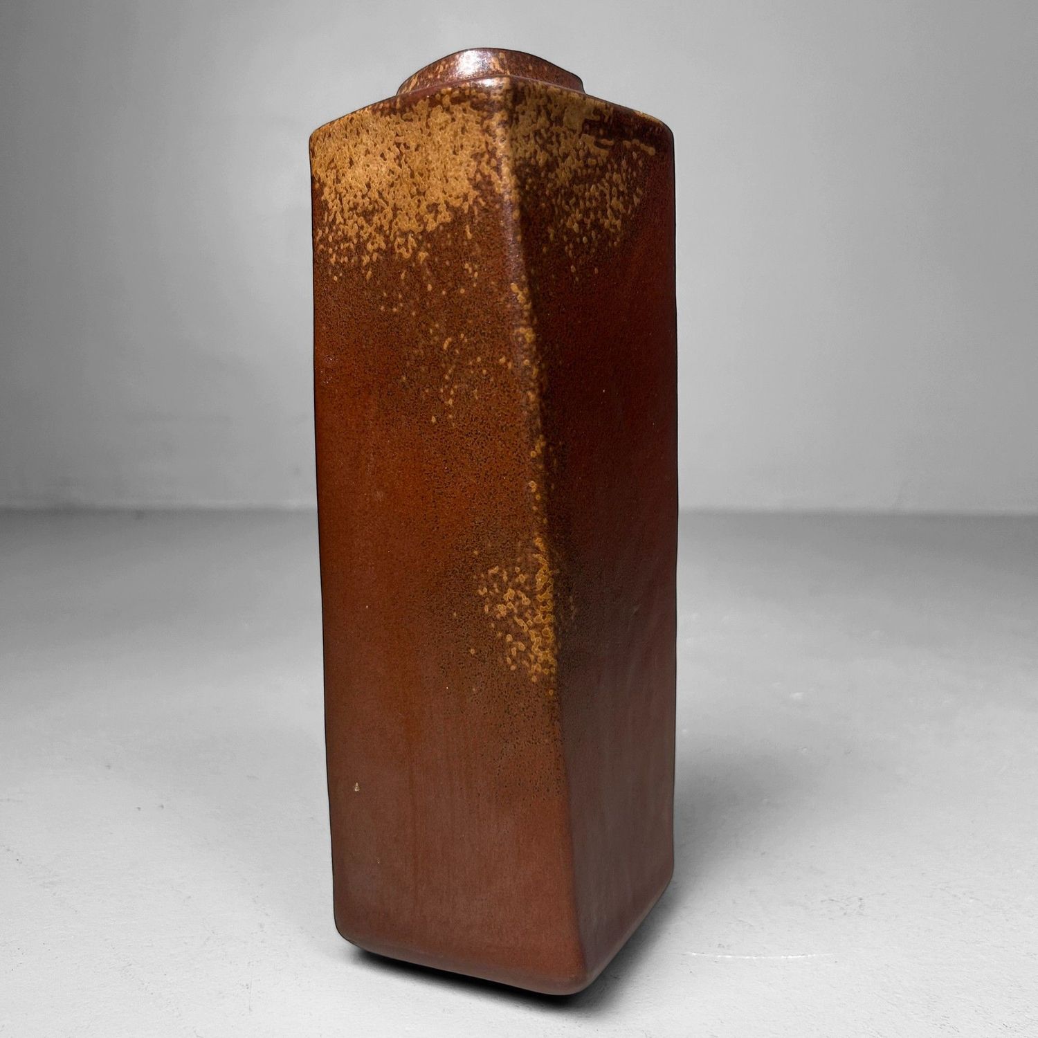 Organic Japanese Bizen Ikebana Vase – 1970s Organic Japanese Bizen Ikebana Vase – 1970s