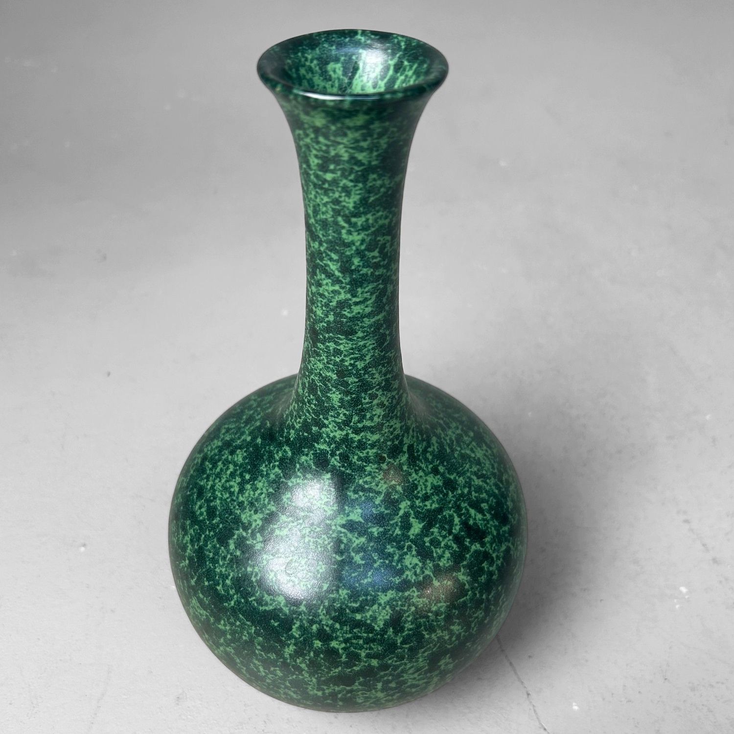 Japanese Ceramic Ikebana Vase by Yōzan, 1980s Japanese Ceramic Ikebana Vase by Yōzan, 1980s