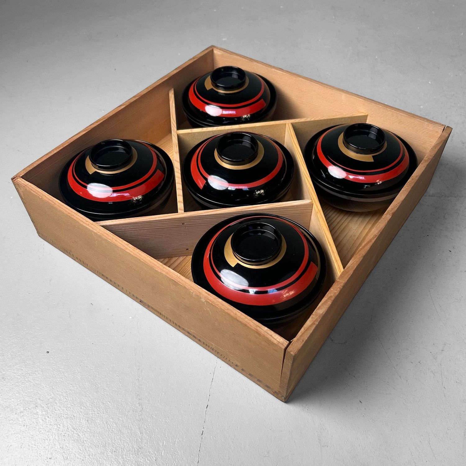 Set of Japanese Lacquerware Bowls – Wajima-nuri, Takasu-dō Ōmukai, 1970s