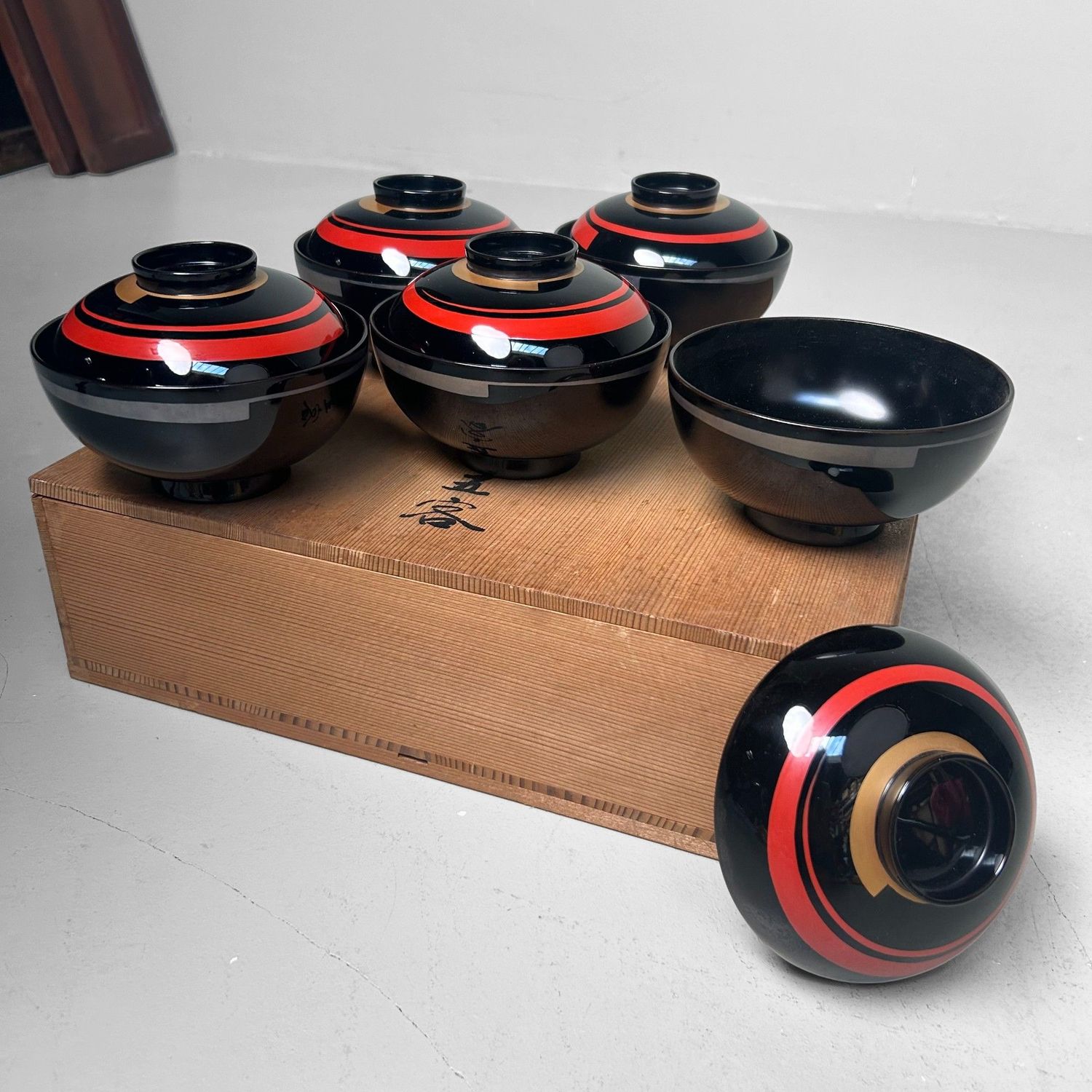 Set of Japanese Lacquerware Bowls – Wajima-nuri, Takasu-dō Ōmukai, 1970s